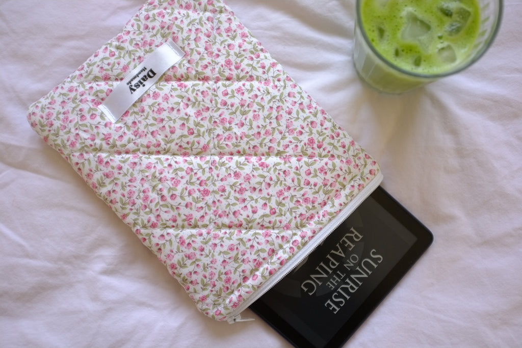 Kindle sleeve pink rose buds
