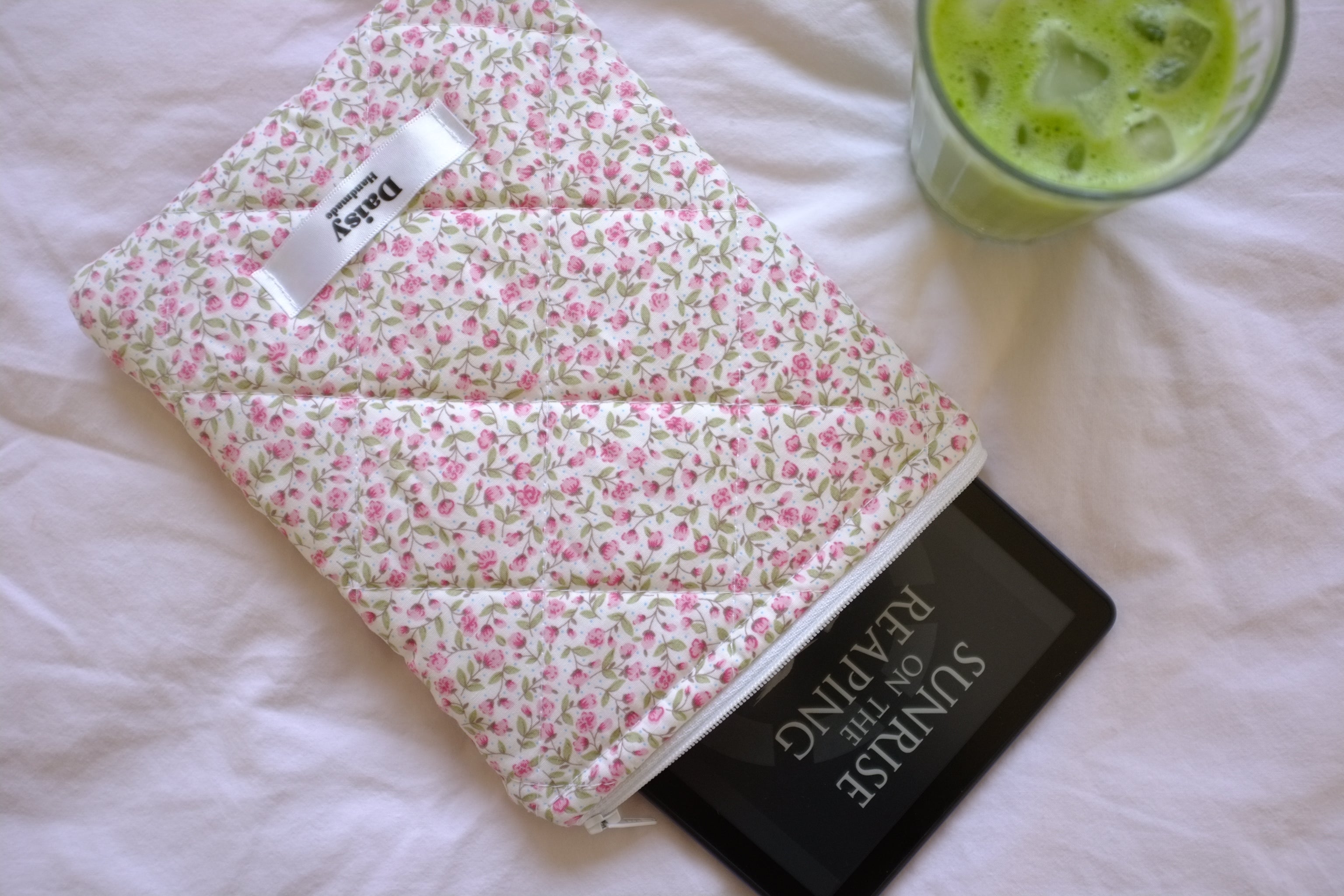 Kindle sleeve pink rose buds