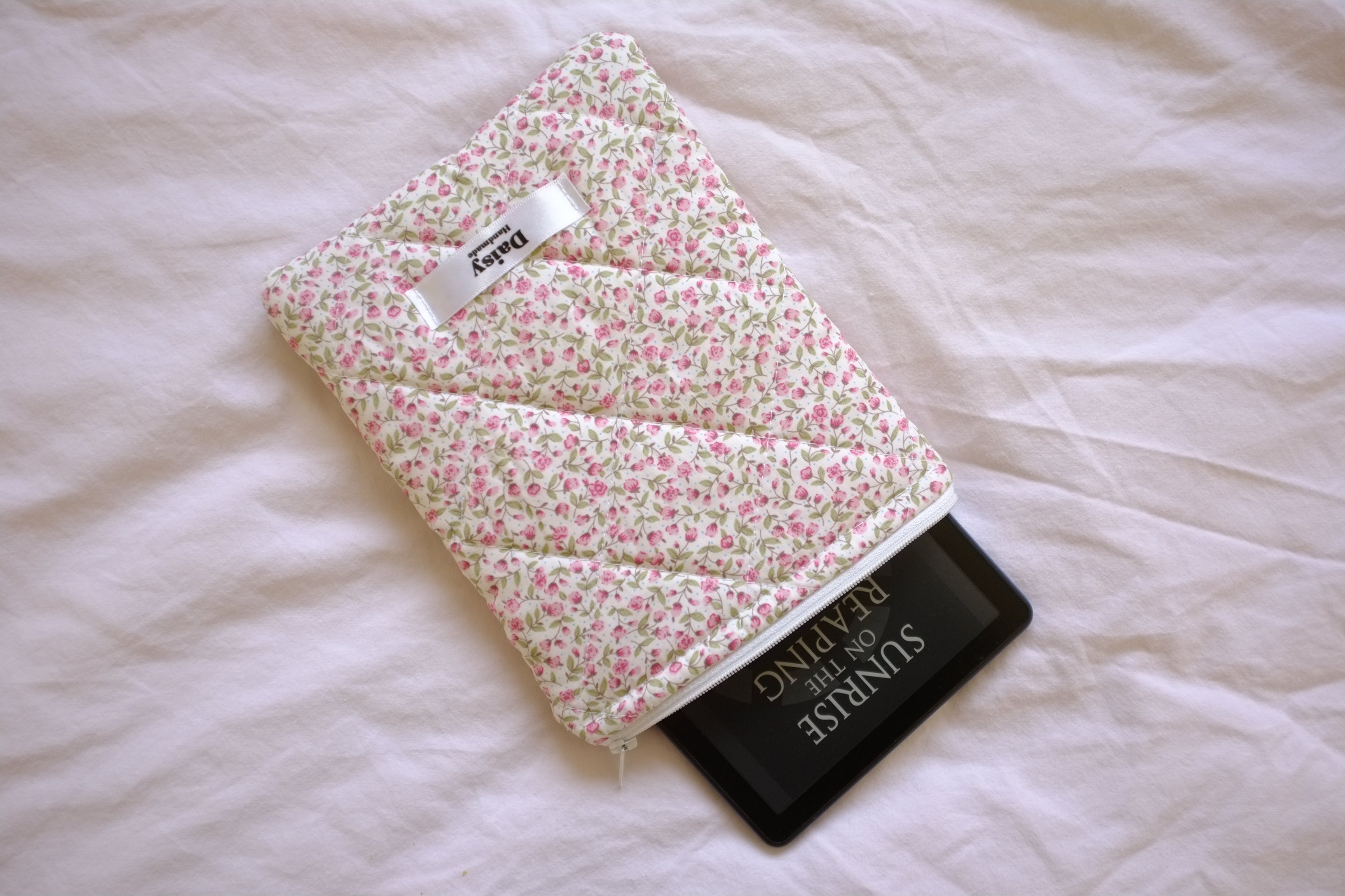 Kindle sleeve pink rose buds