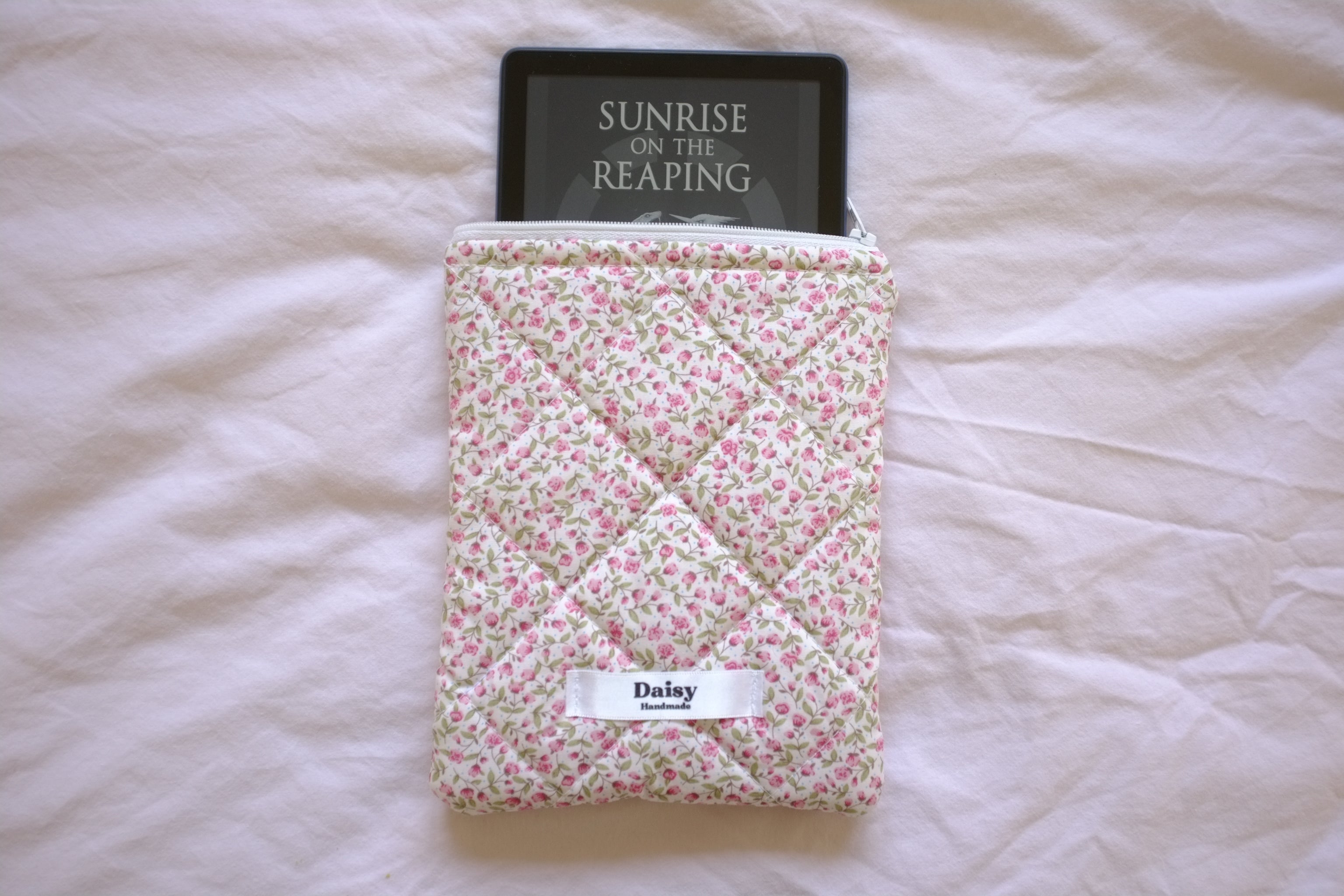 Kindle sleeve pink rose buds