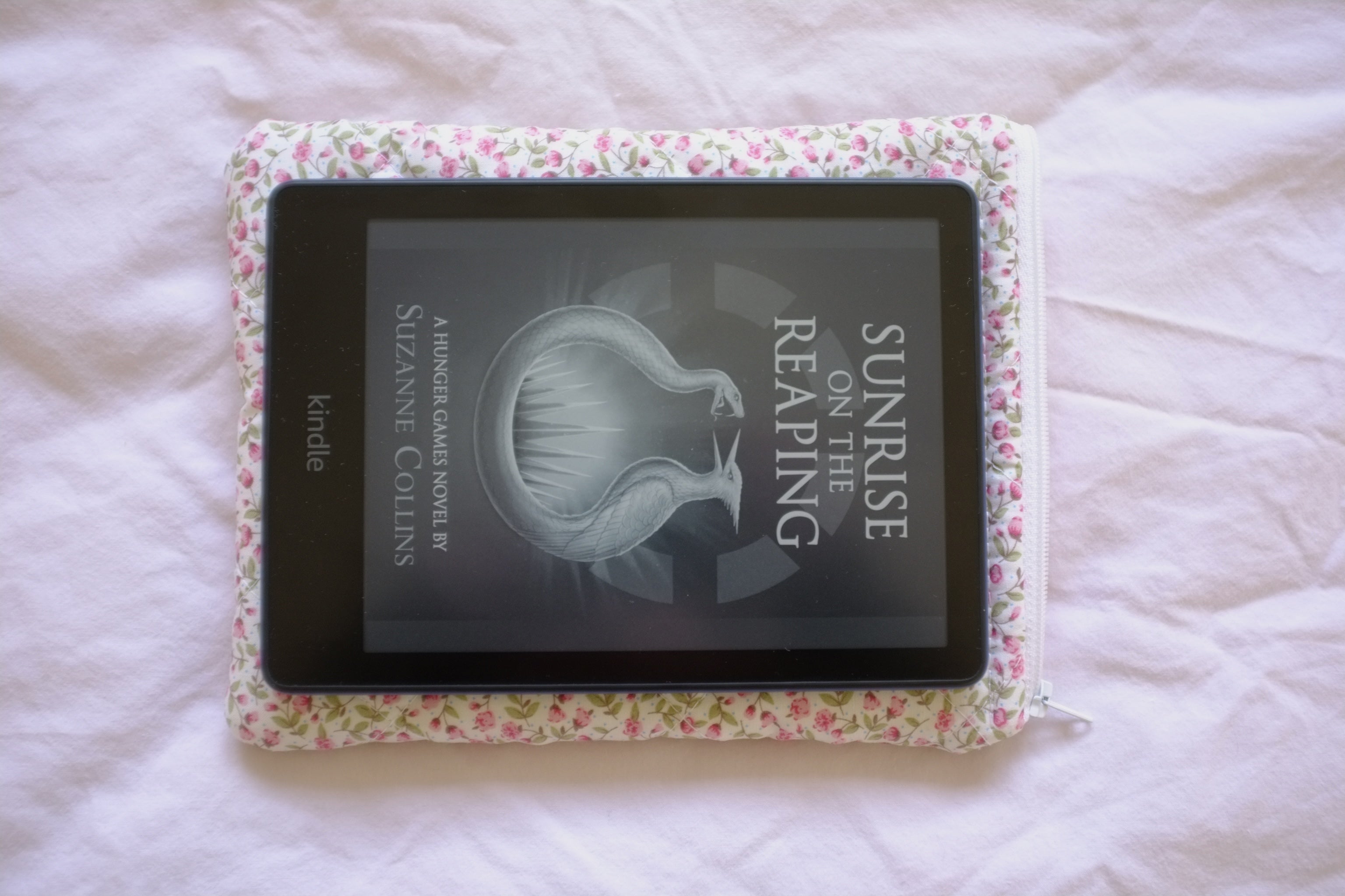Kindle sleeve pink rose buds