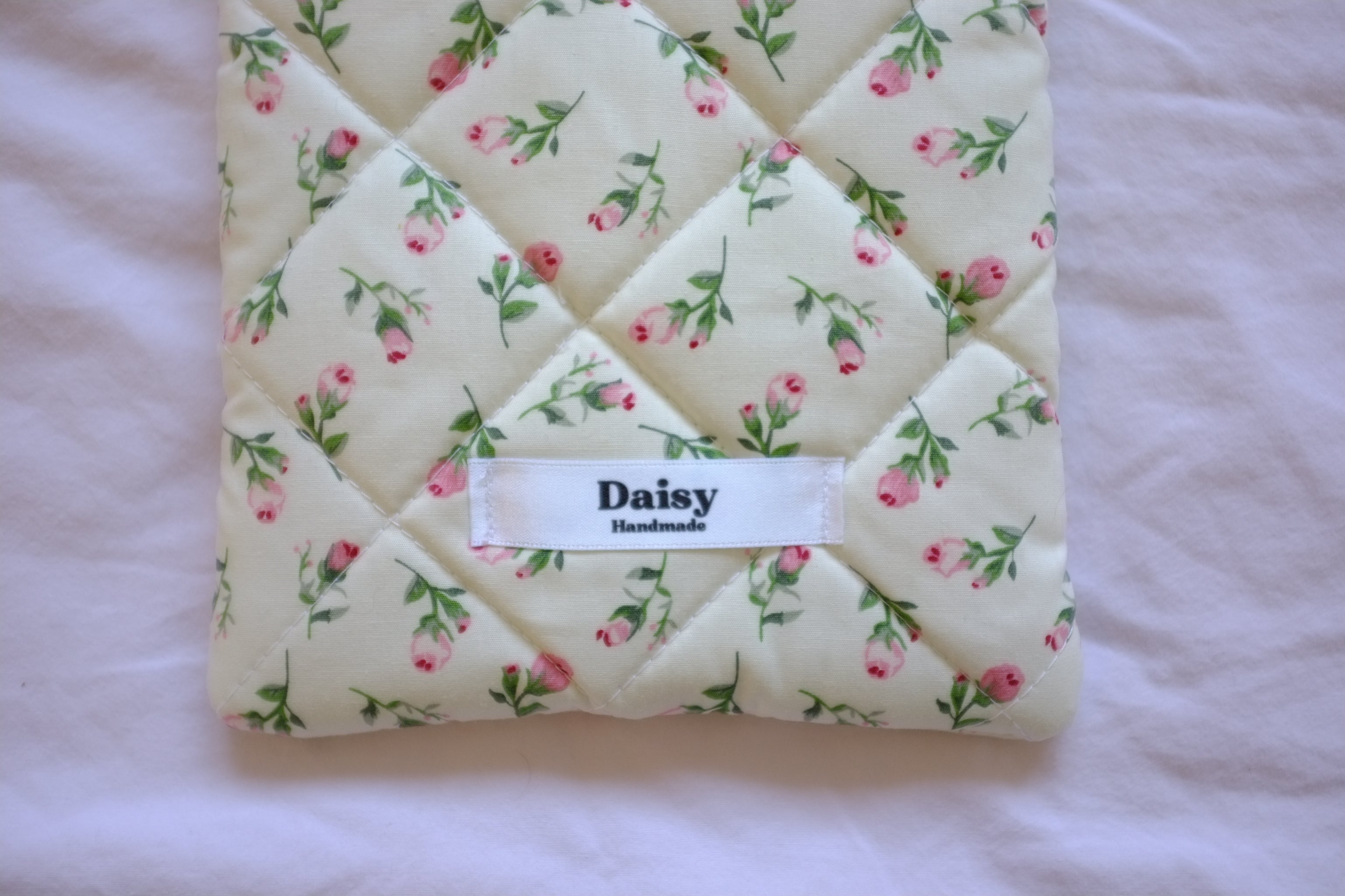 Kindle sleeve ivory rose buds