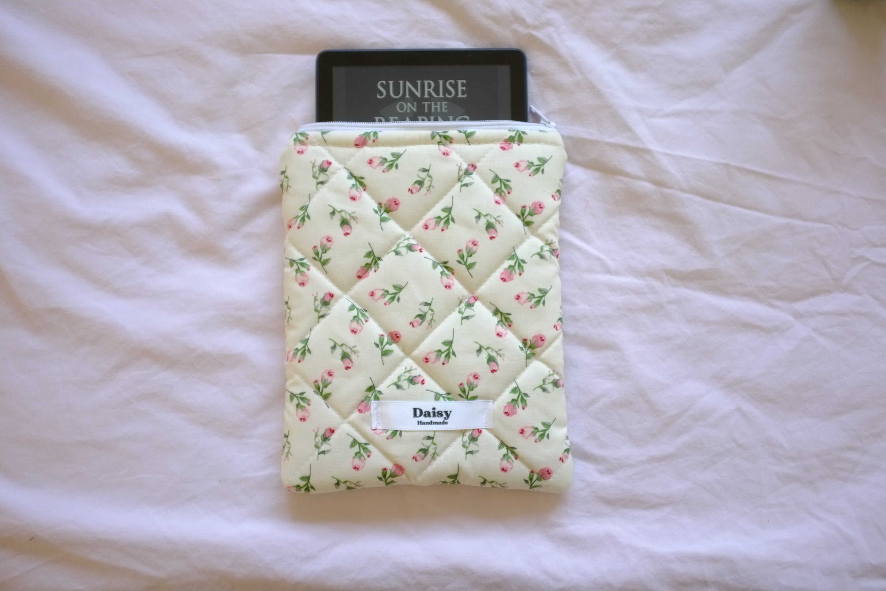 Kindle sleeve ivory rose buds