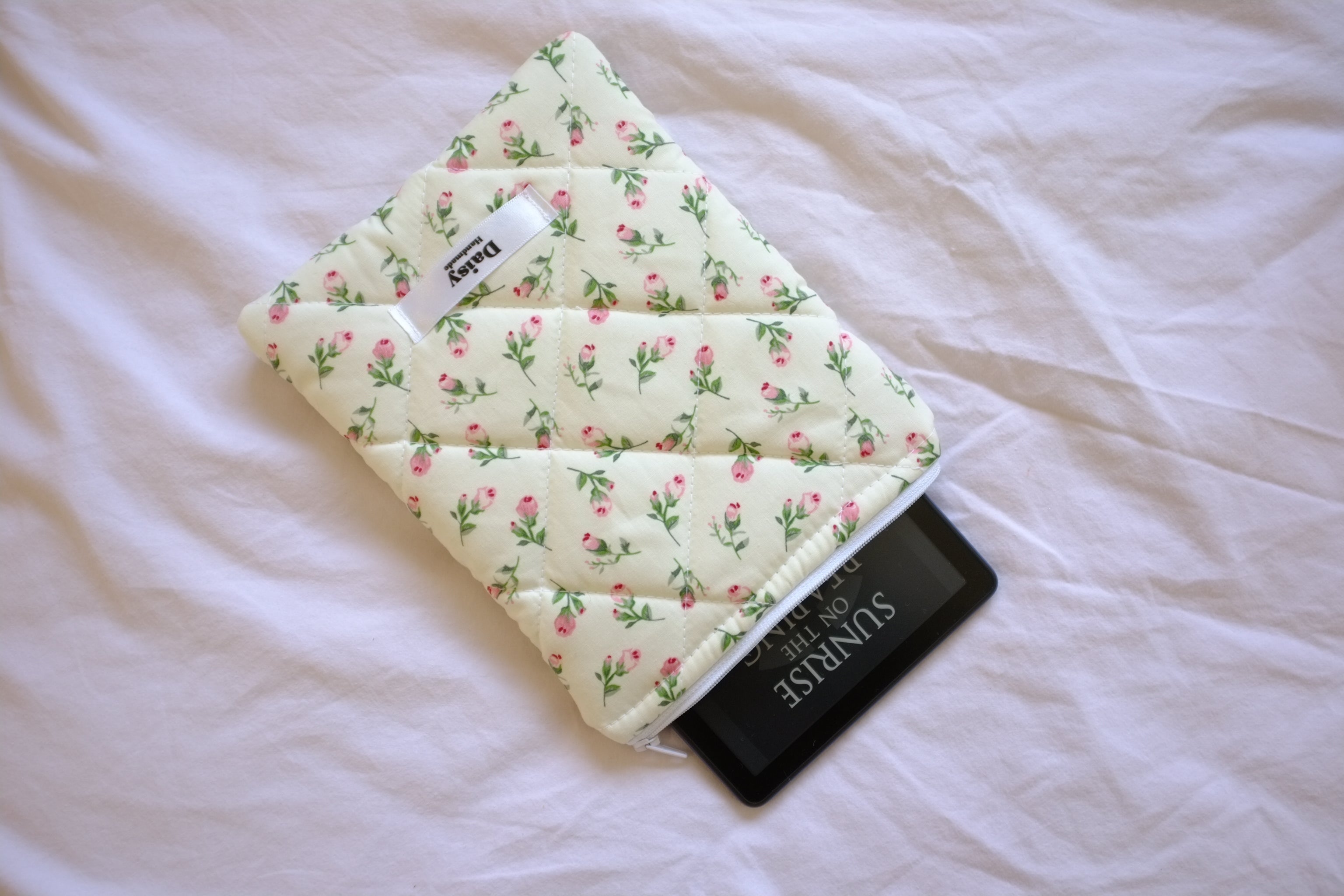 Kindle sleeve ivory rose buds