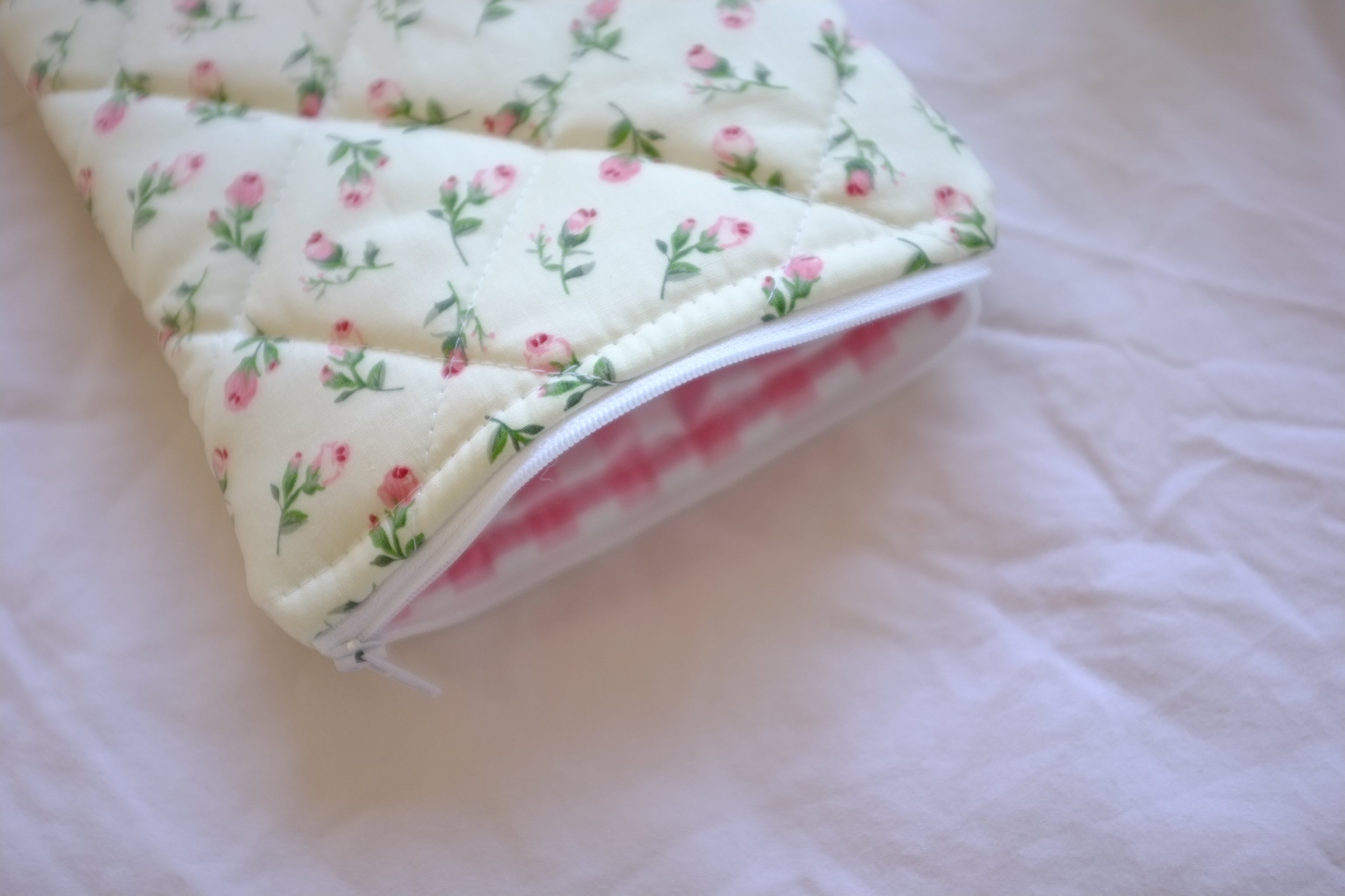 Kindle sleeve ivory rose buds