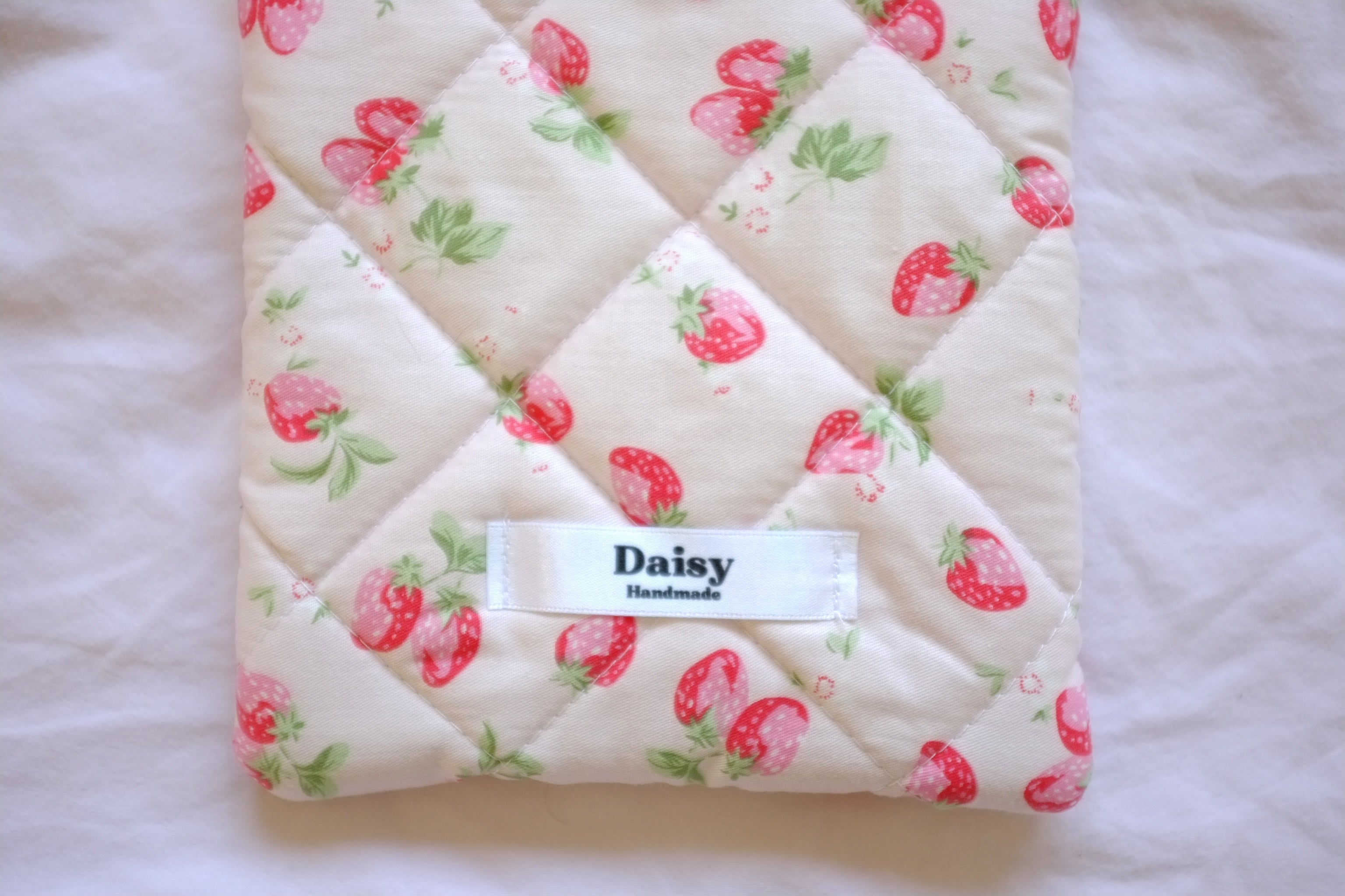 Quilted Kindle sleeve pink summer strawberry