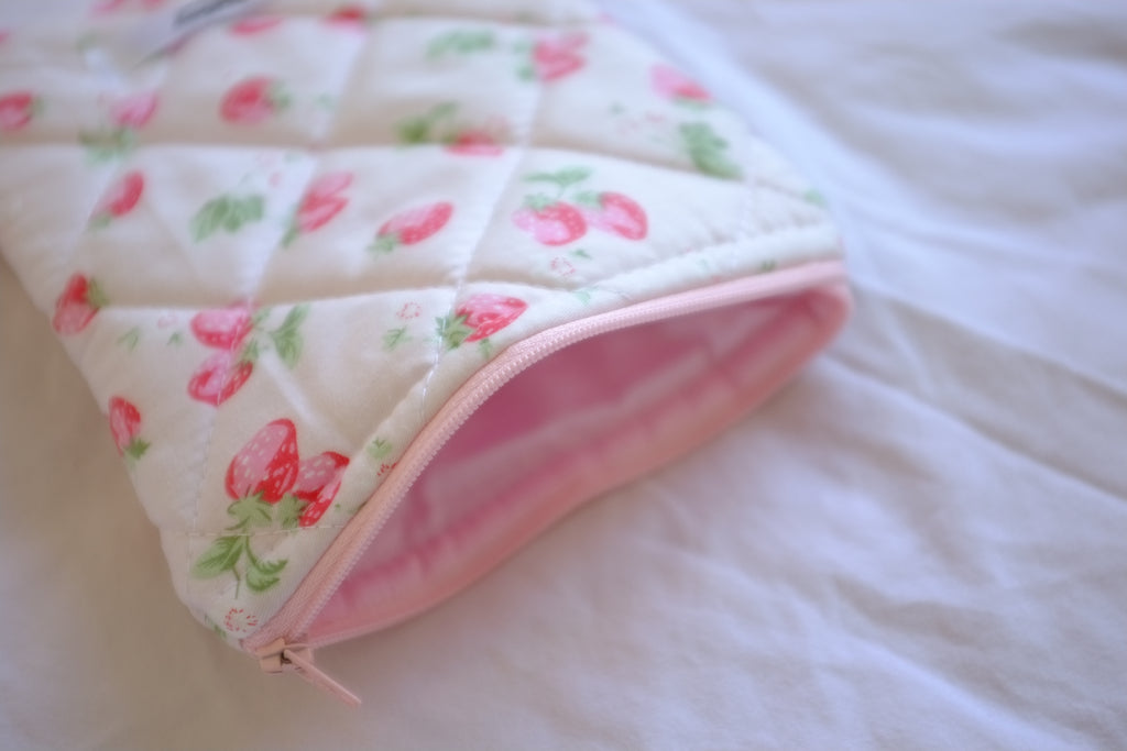 Quilted Kindle sleeve pink summer strawberry