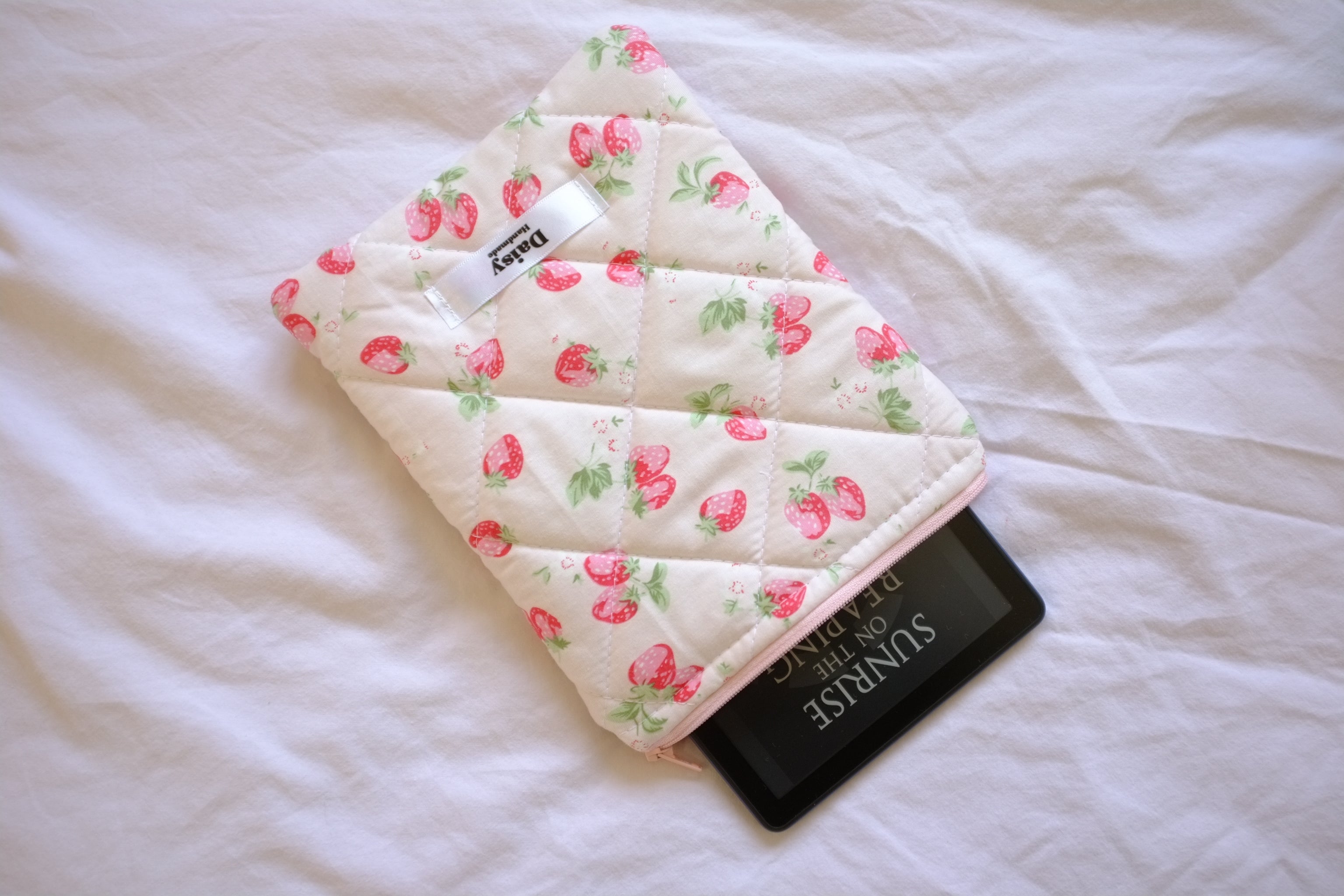 Quilted Kindle sleeve pink summer strawberry