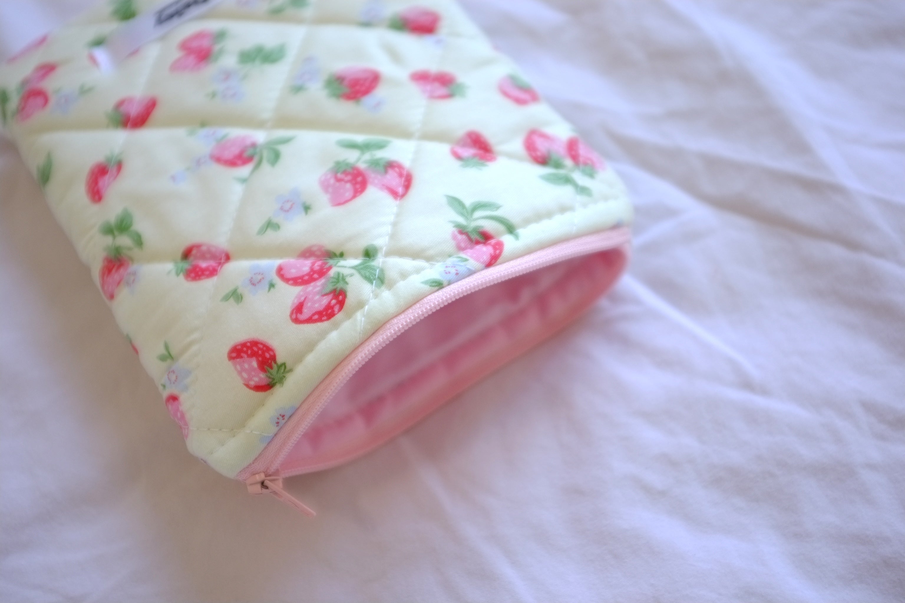 Quilted Kindle sleeve yellow summer strawberry