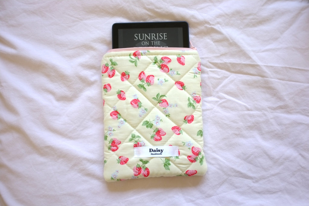 Quilted Kindle sleeve yellow summer strawberry