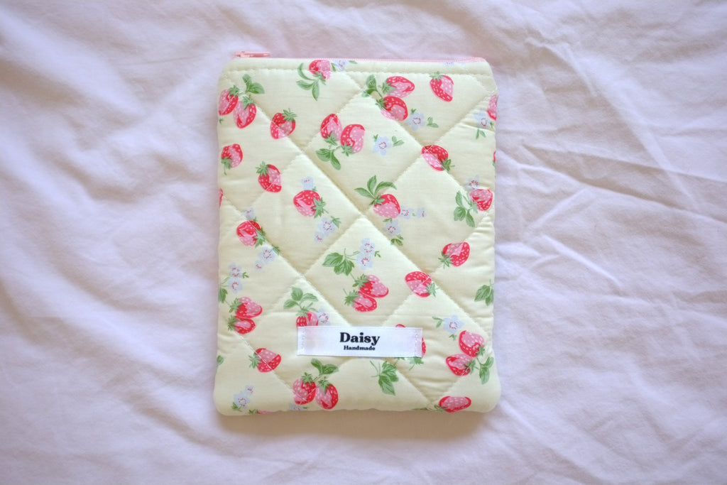 Quilted Kindle sleeve yellow summer strawberry