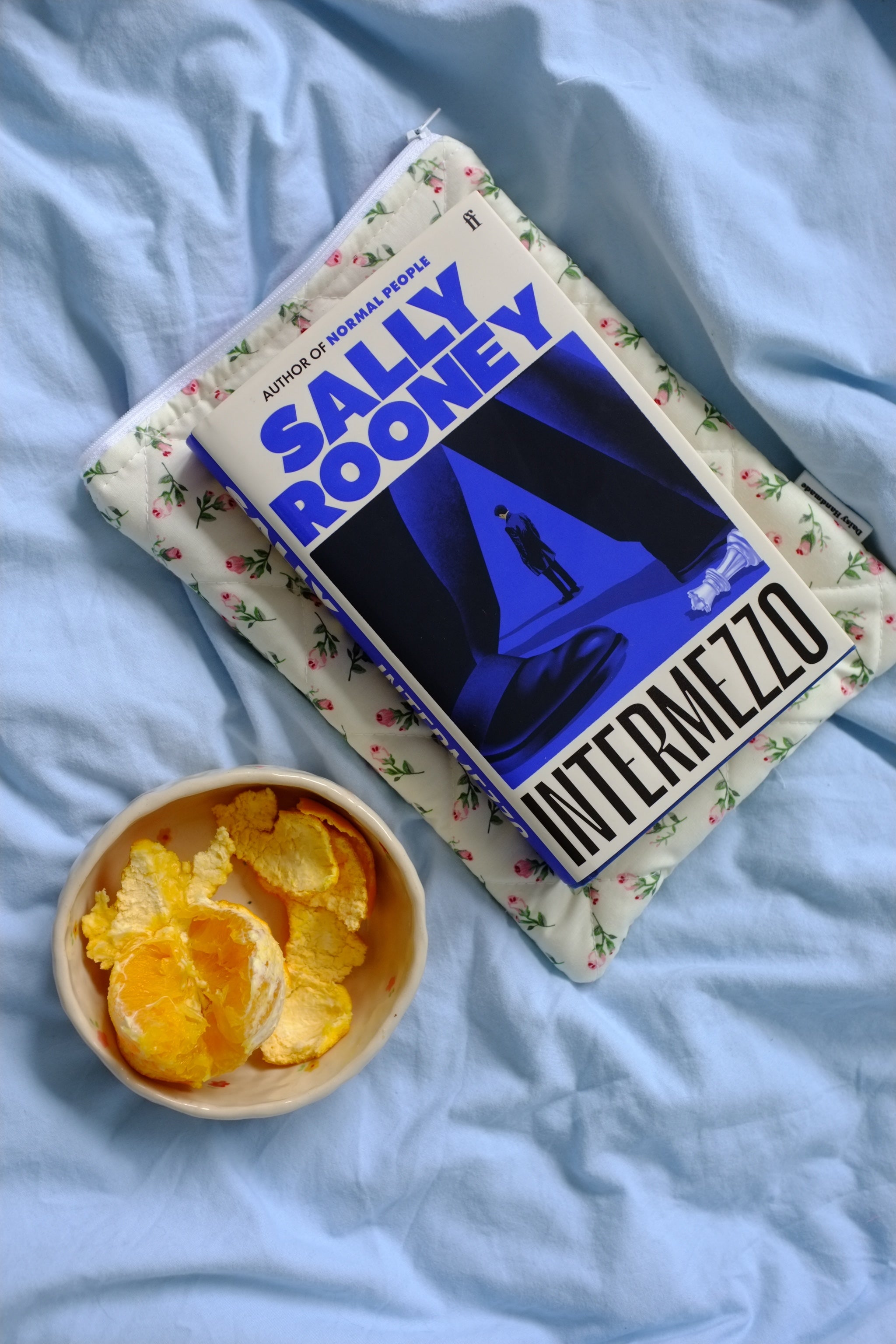 Quilted Ivory rose buds book sleeve