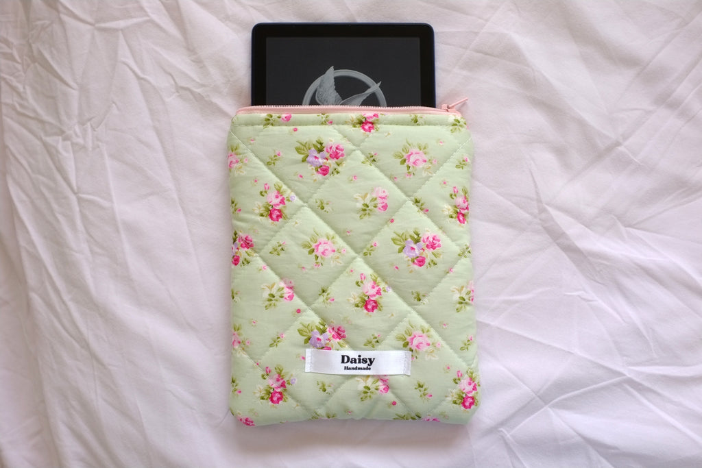 Quilted Kindle sleeve green pink rose