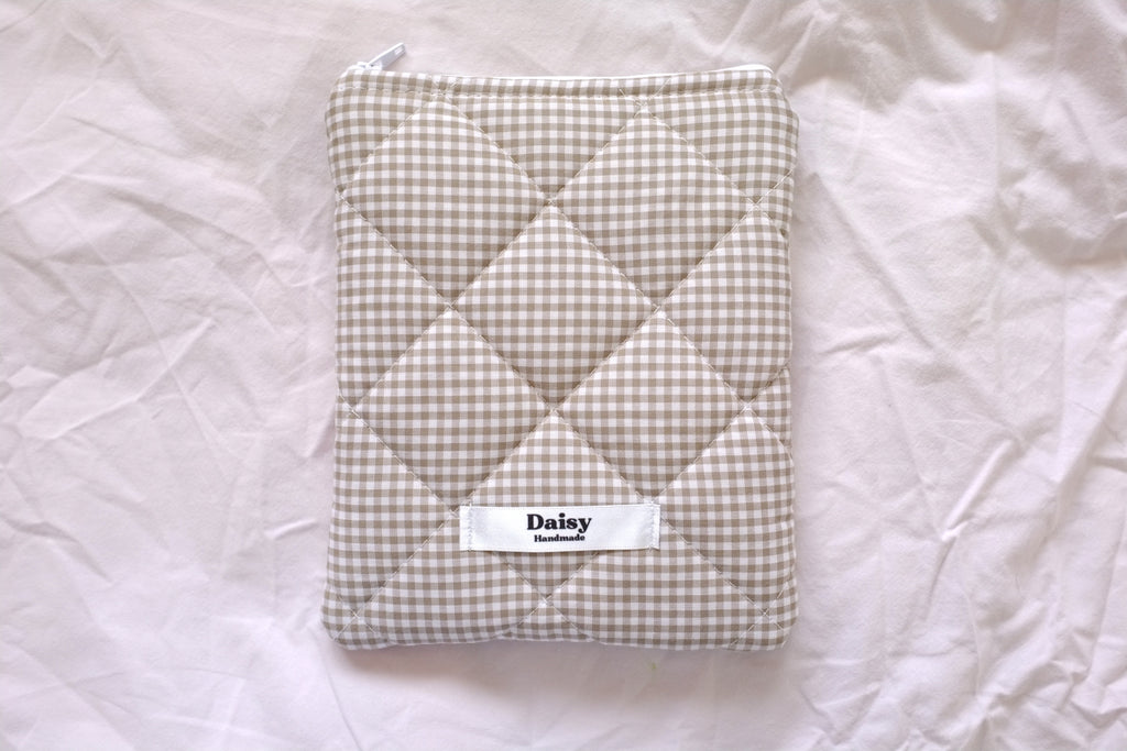 Quilted Kindle sleeve beige mini gingham