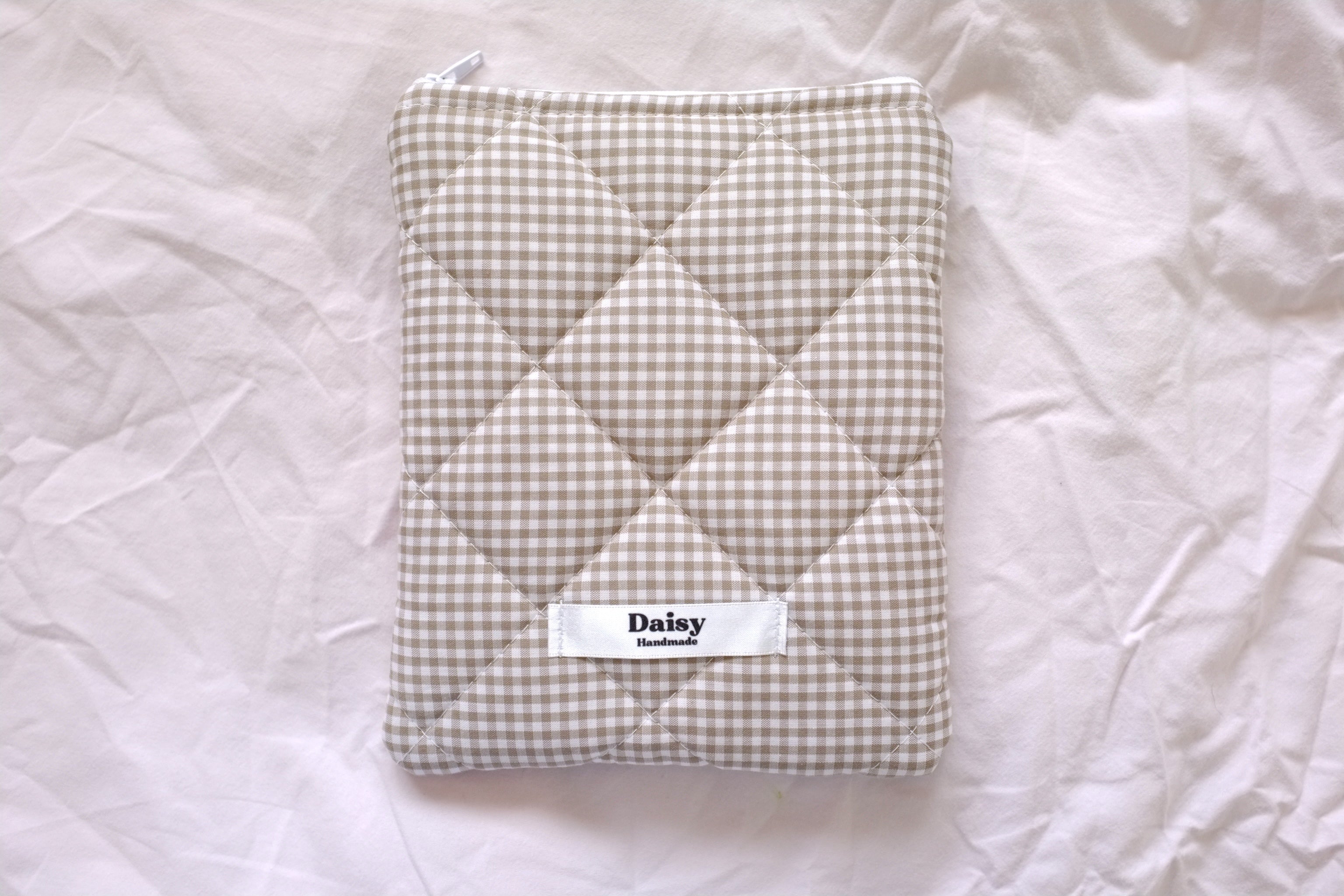 Quilted Kindle sleeve beige mini gingham