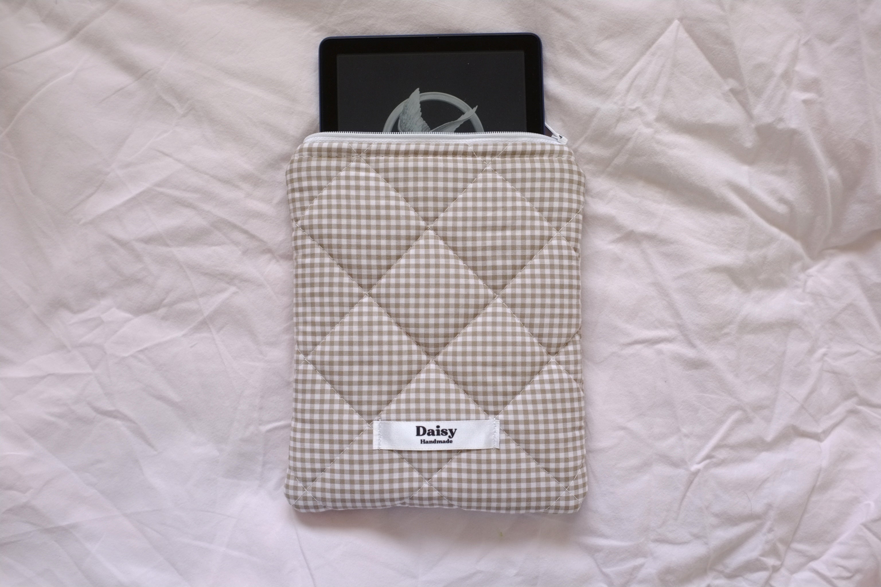 Quilted Kindle sleeve beige mini gingham