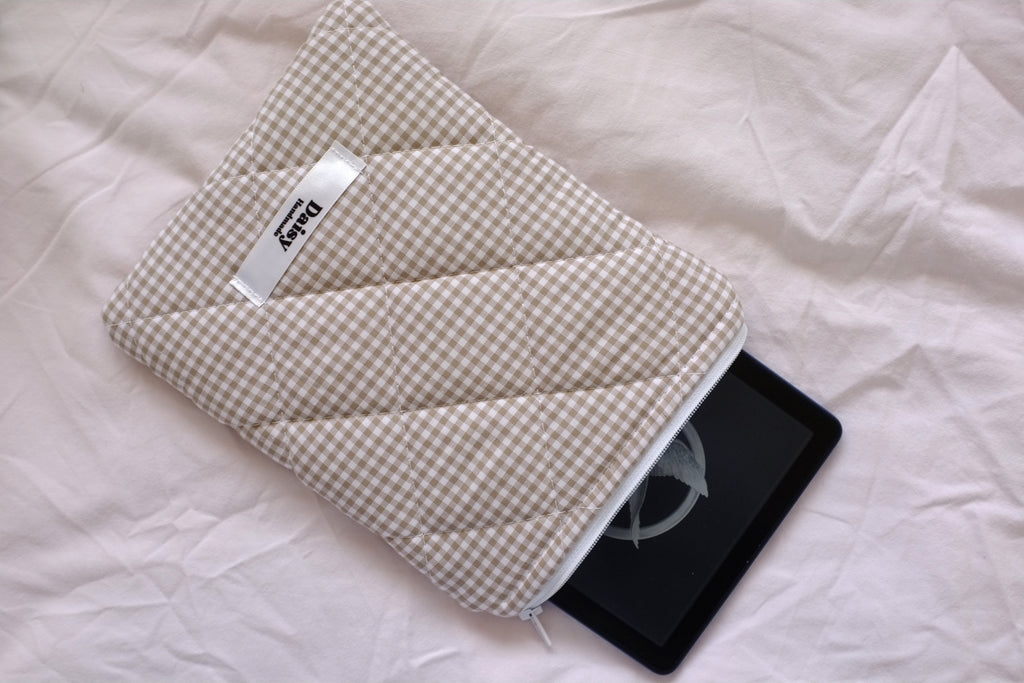 Quilted Kindle sleeve beige mini gingham