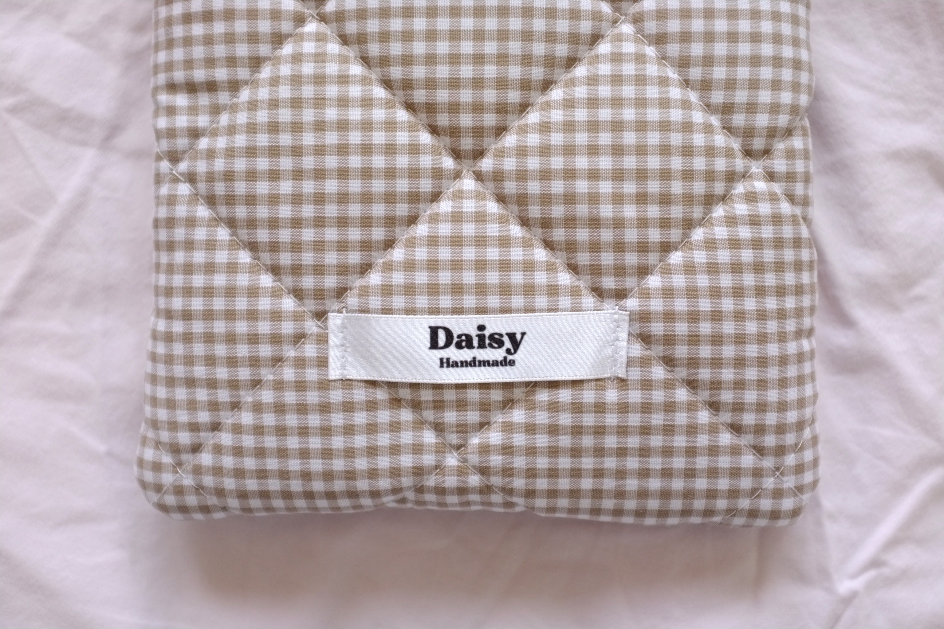 Quilted Kindle sleeve beige mini gingham
