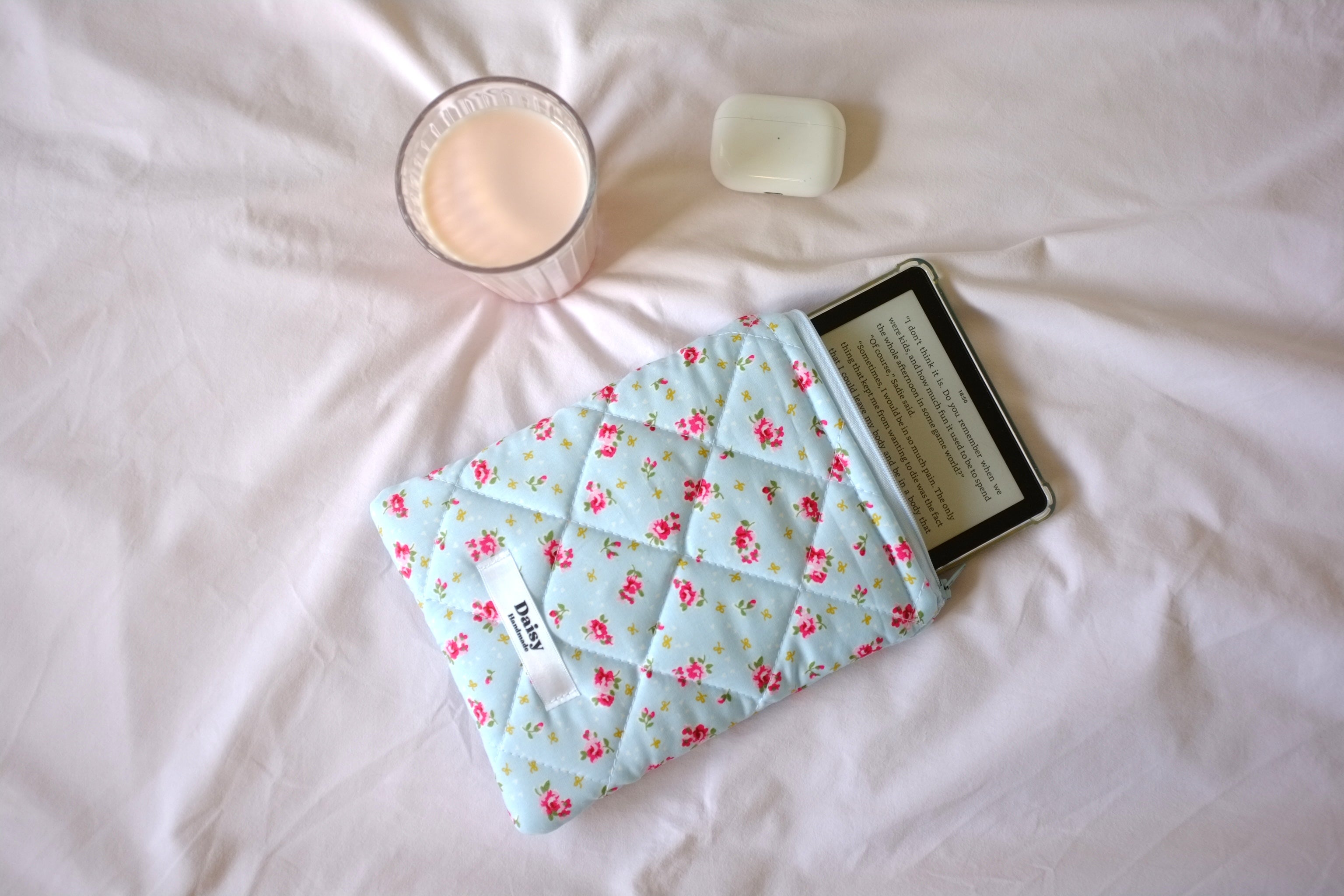 Quilted Kindle sleeve blue bow rose
