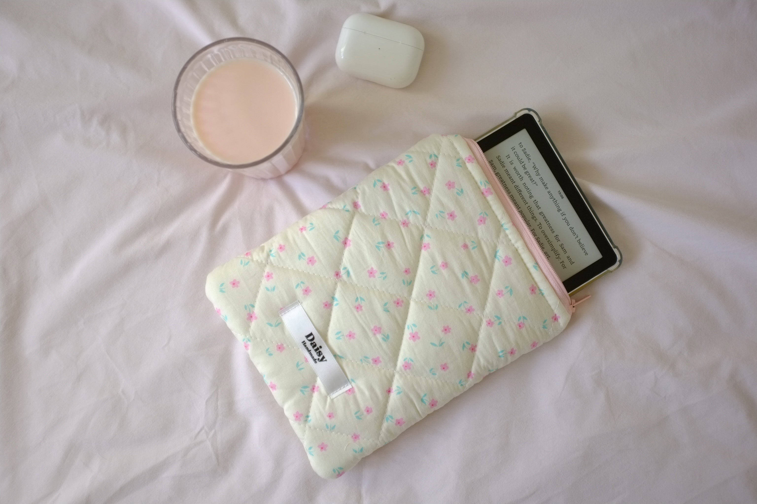 Quilted Kindle sleeve cream and pink flowers