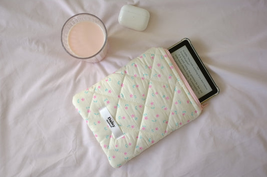 Kindle sleeve cream and pink flowers