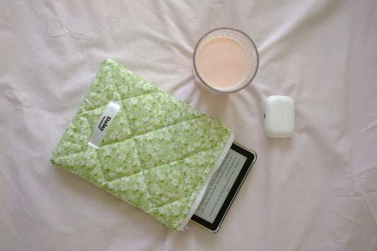 Kindle sleeve green meadow
