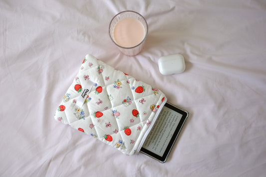 Kindle sleeve strawberry bow