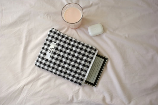 Kindle sleeve black gingham