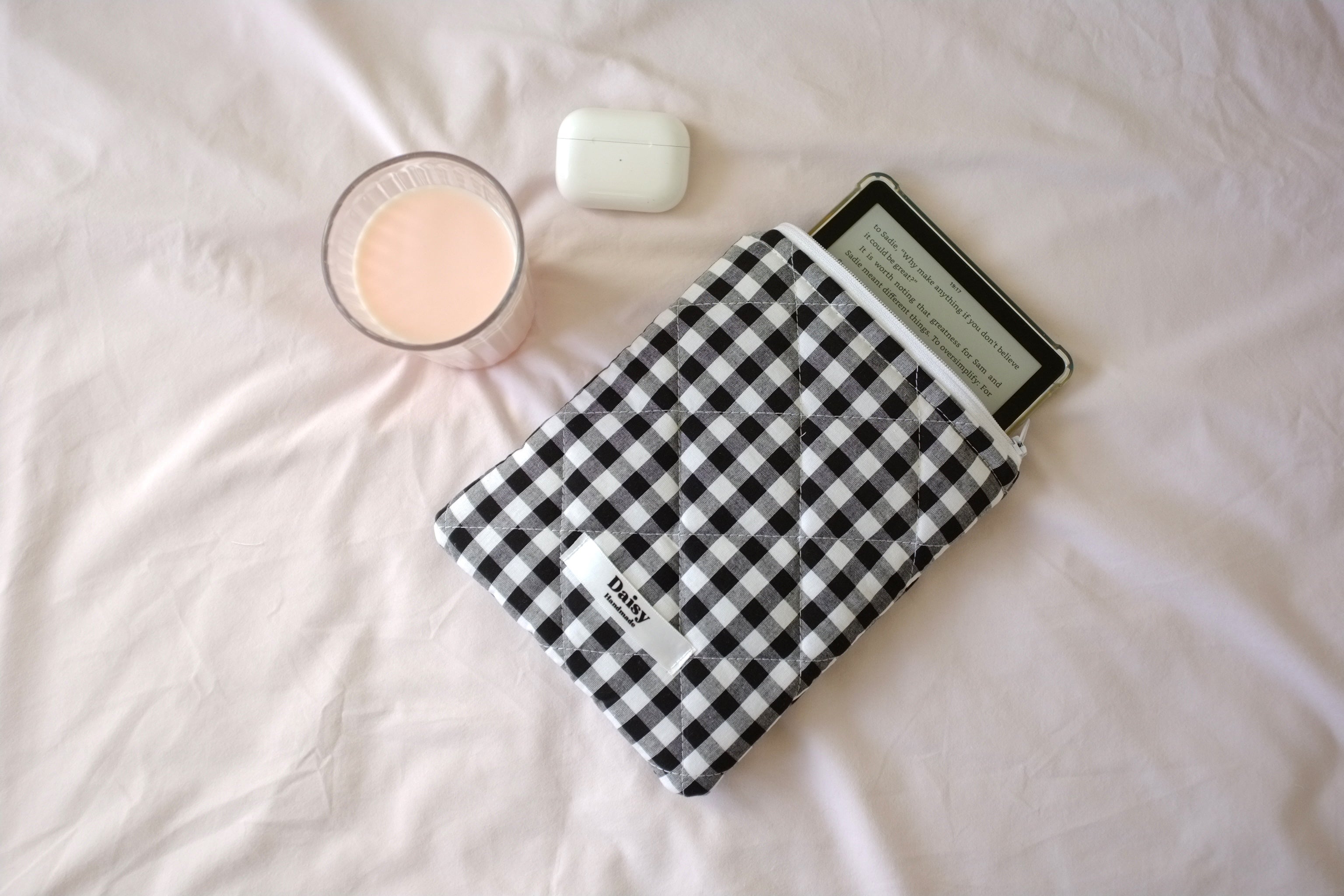 Quilted Kindle sleeve black gingham