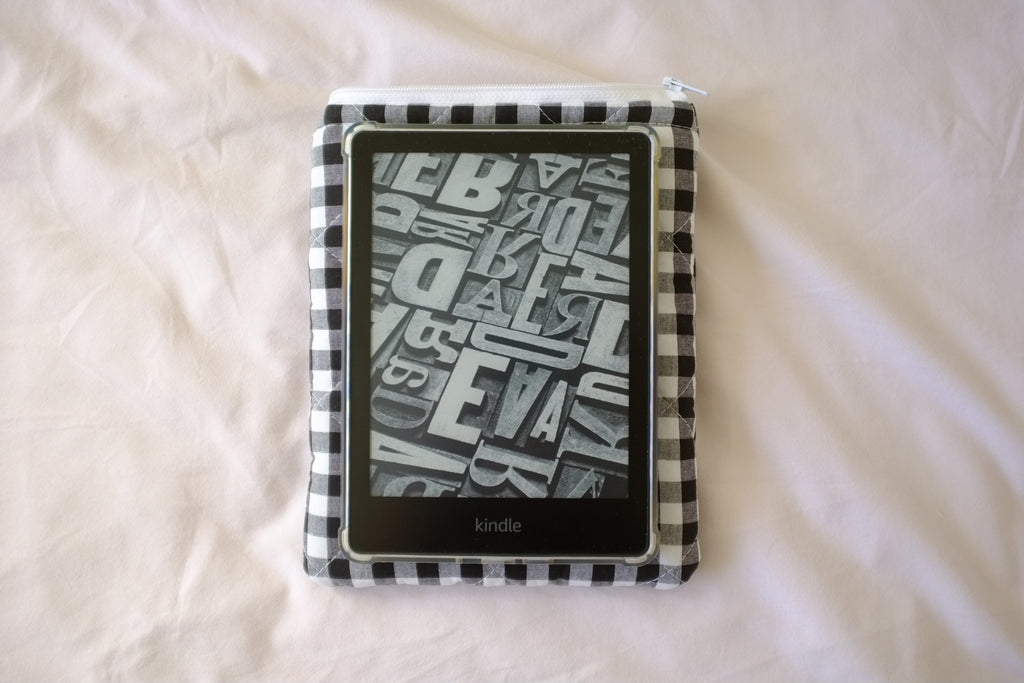 Quilted Kindle sleeve black gingham