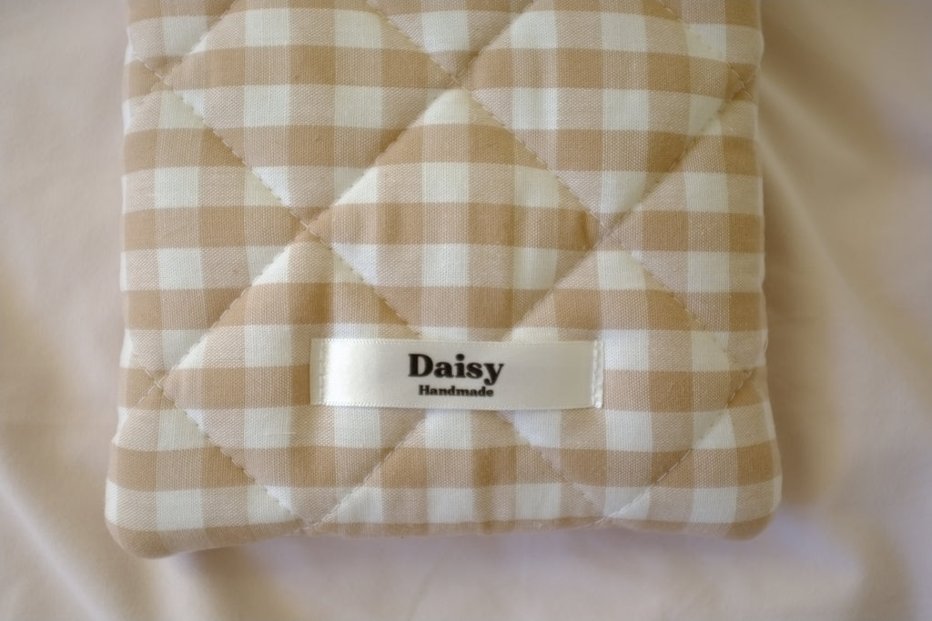 Quilted Kindle sleeve beige gingham