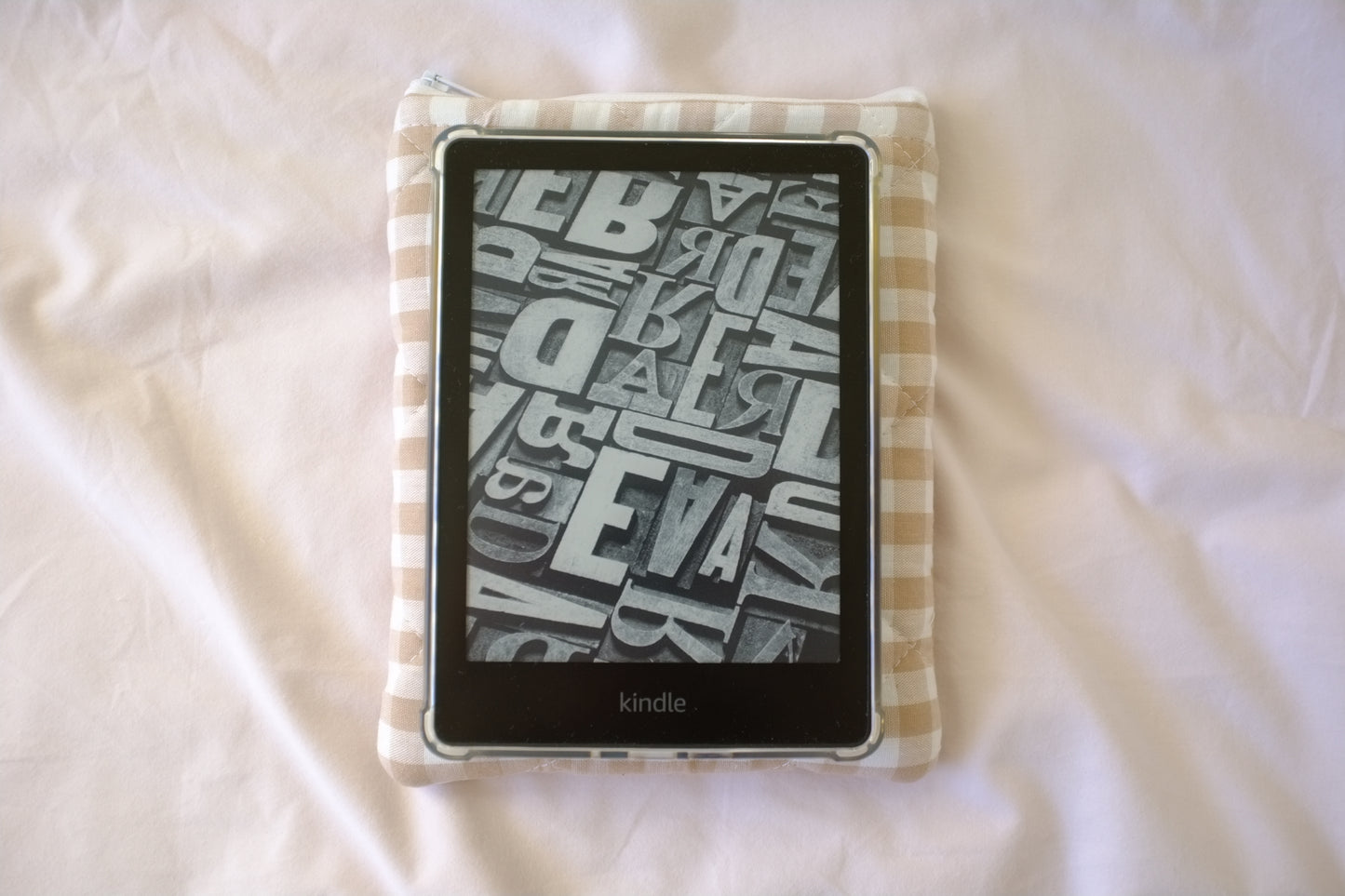 Kindle sleeve beige gingham