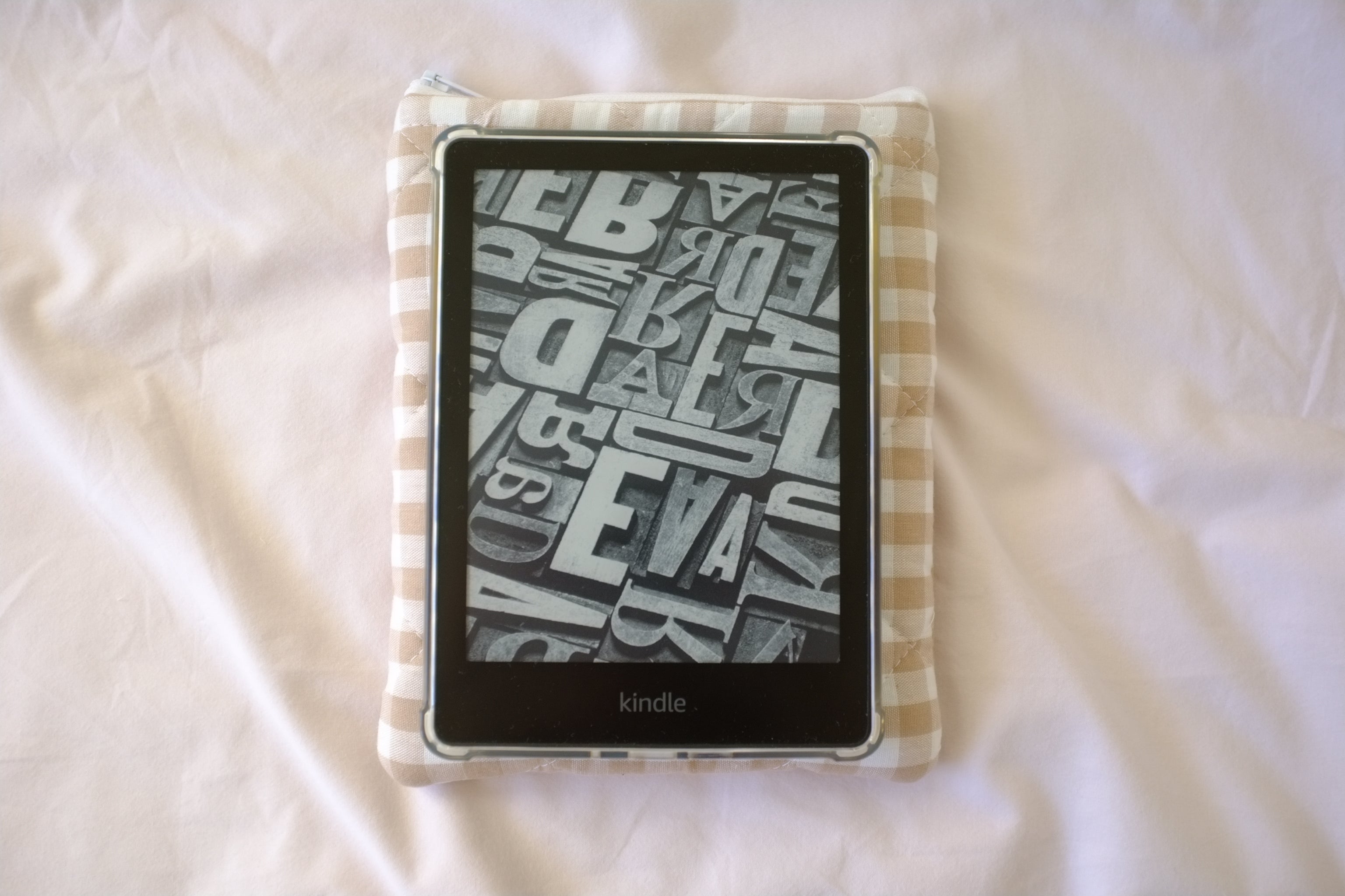 Quilted Kindle sleeve beige gingham
