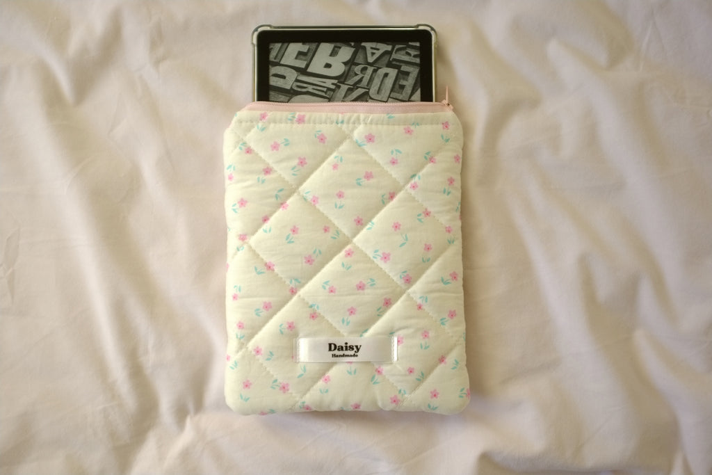 Quilted Kindle sleeve cream and pink flowers