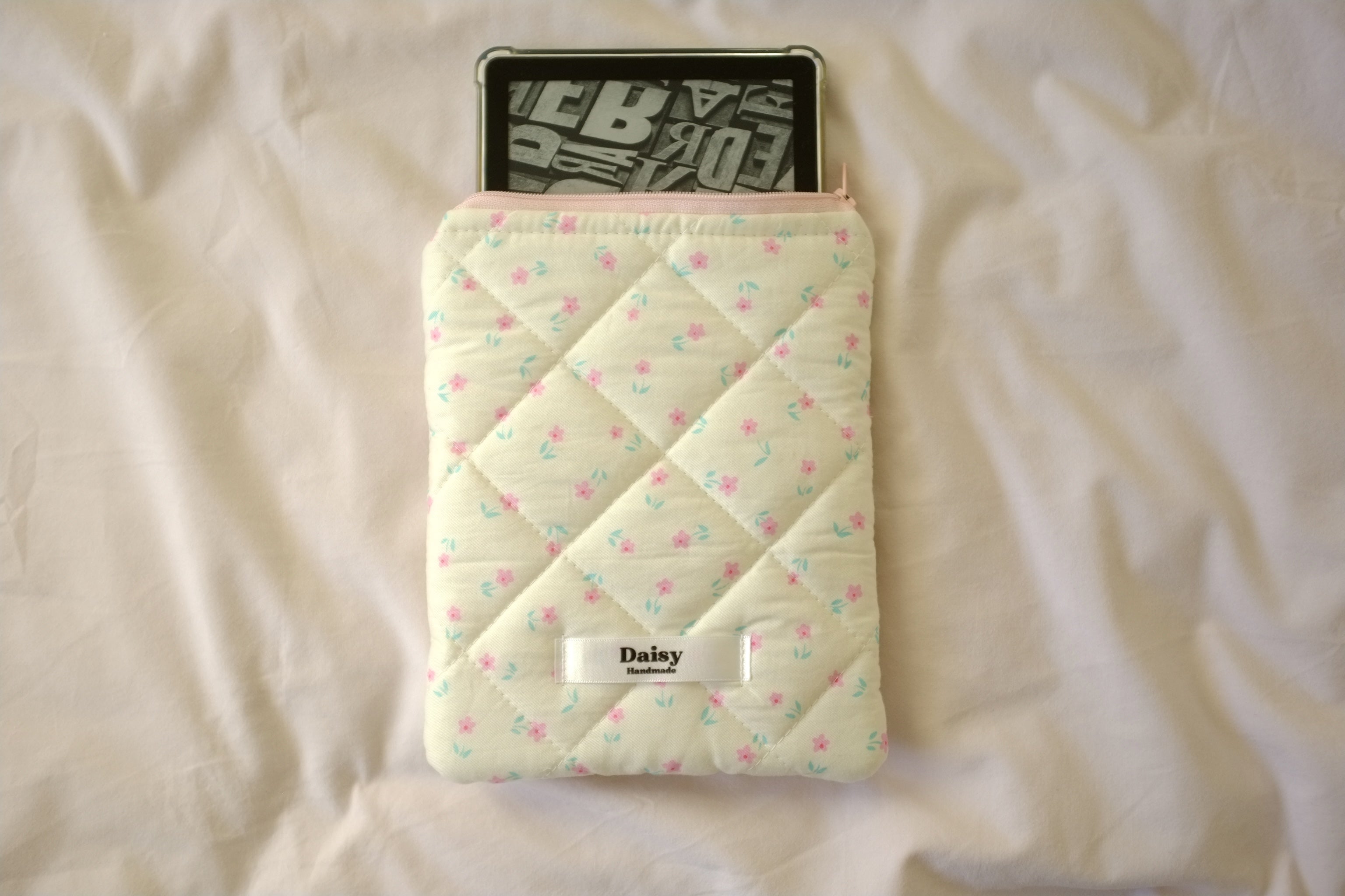 Quilted Kindle sleeve cream and pink flowers