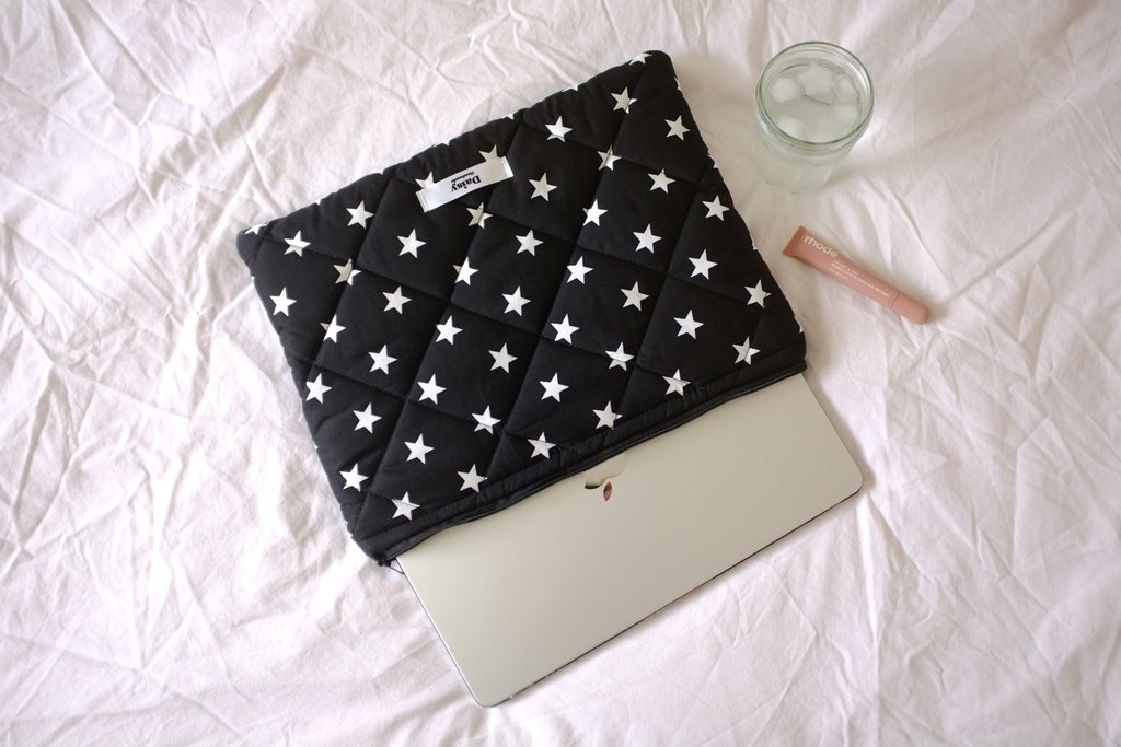 Laptop sleeve black and white star