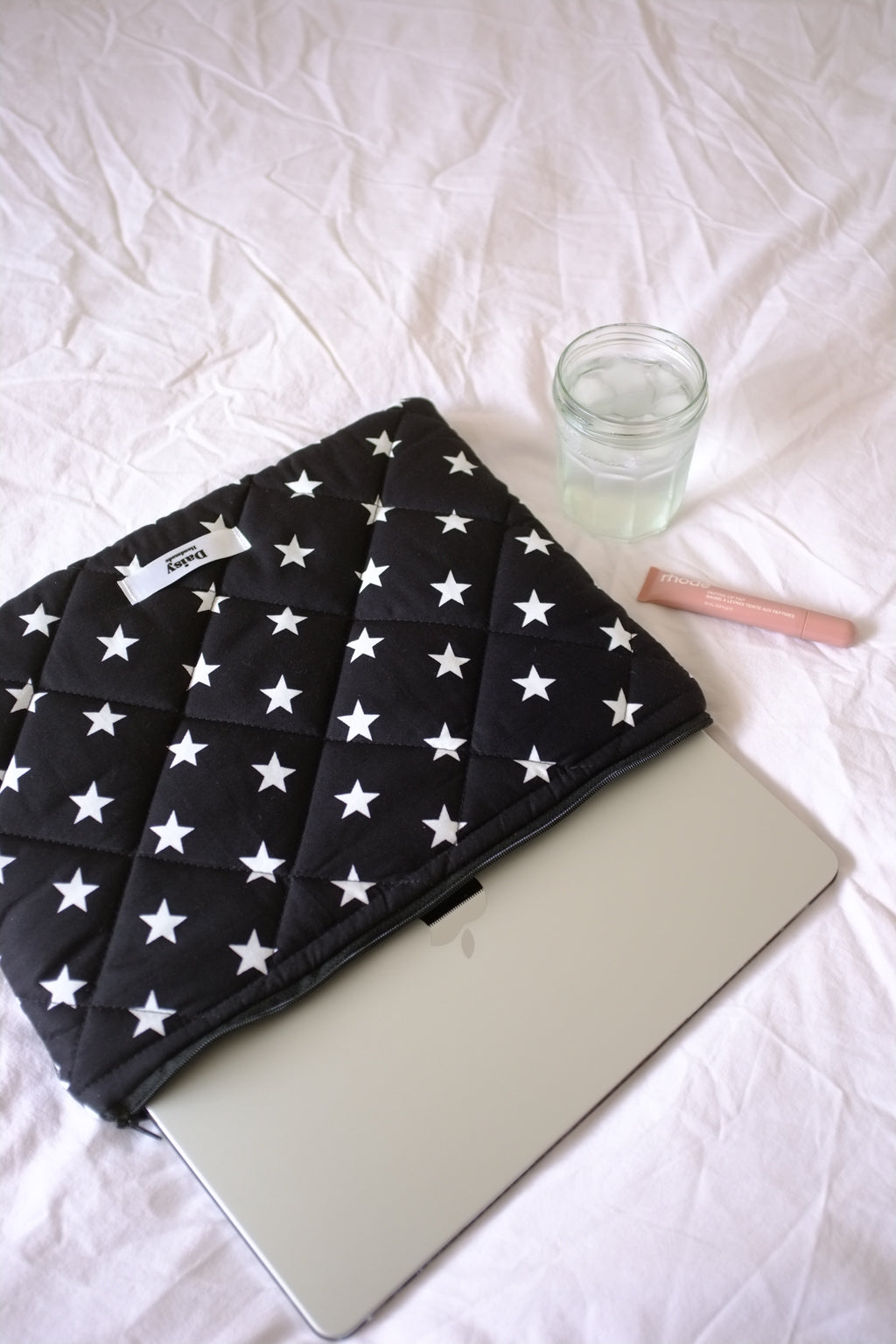 Laptop sleeve black and white star
