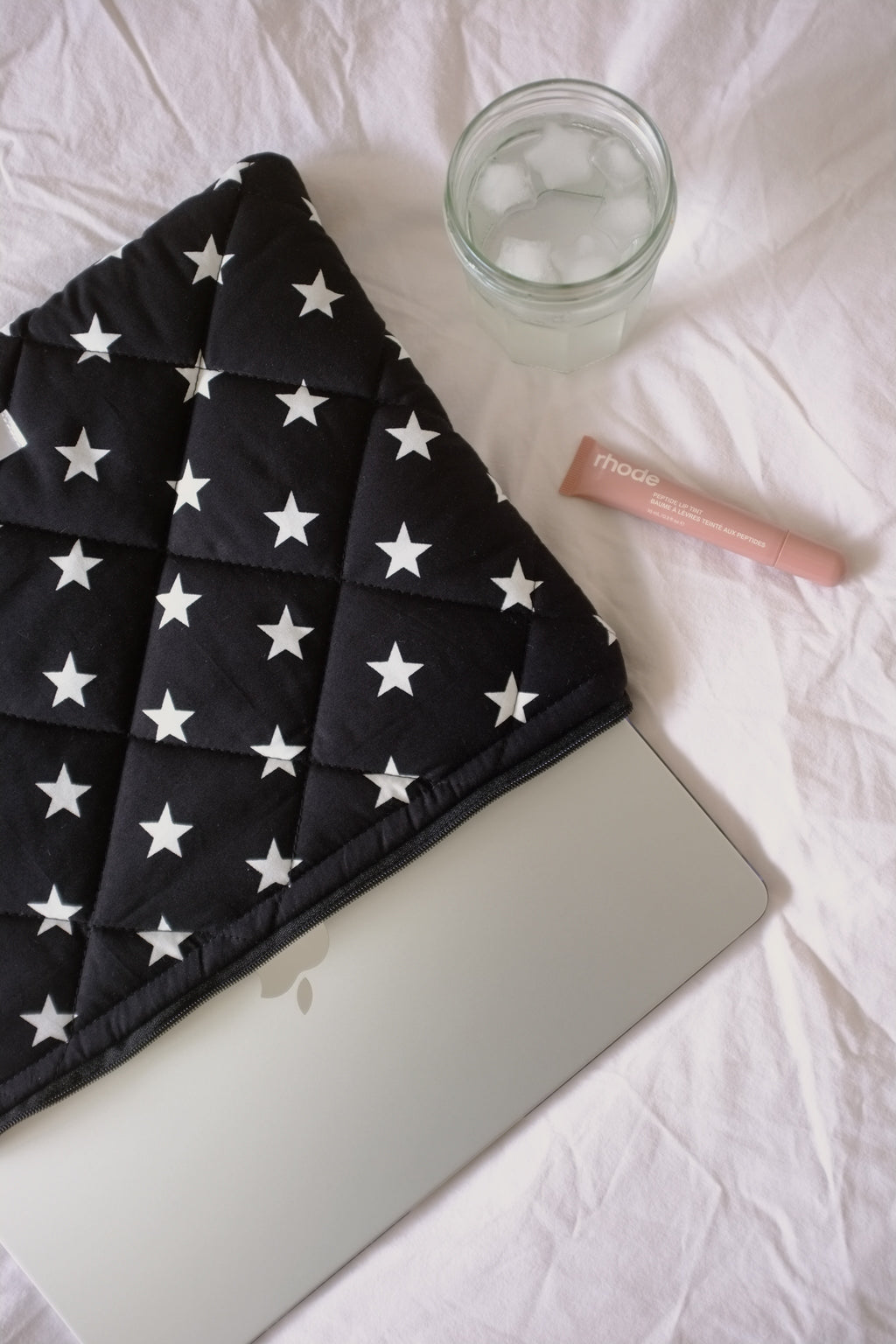 Laptop sleeve black and white star