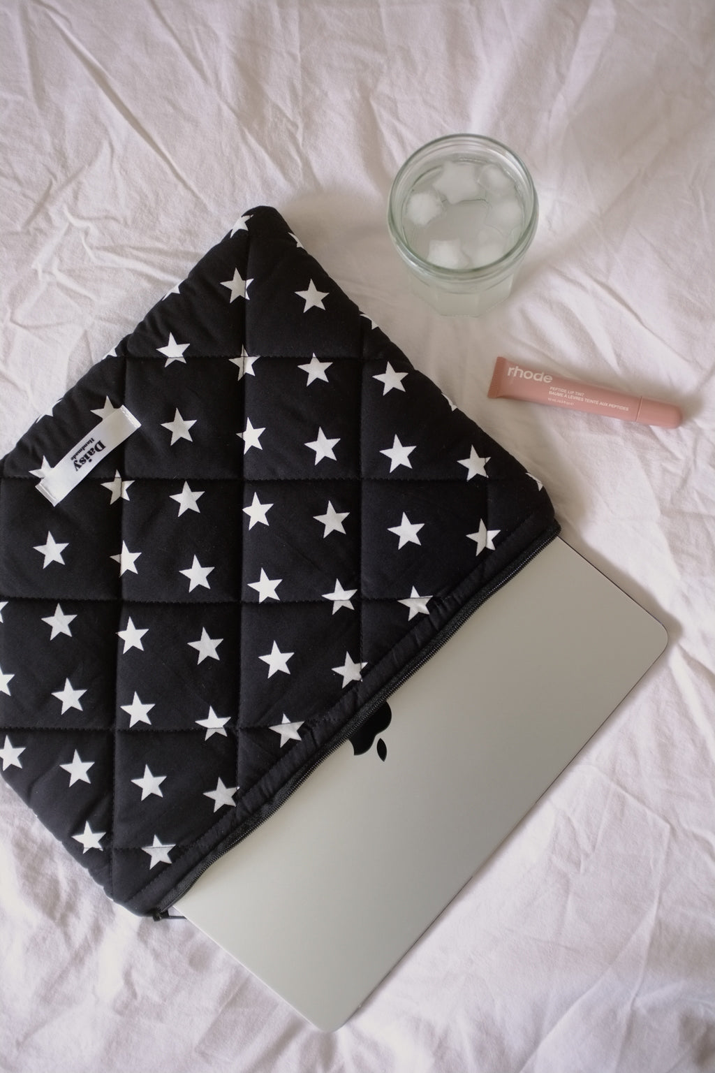 Laptop sleeve black and white star