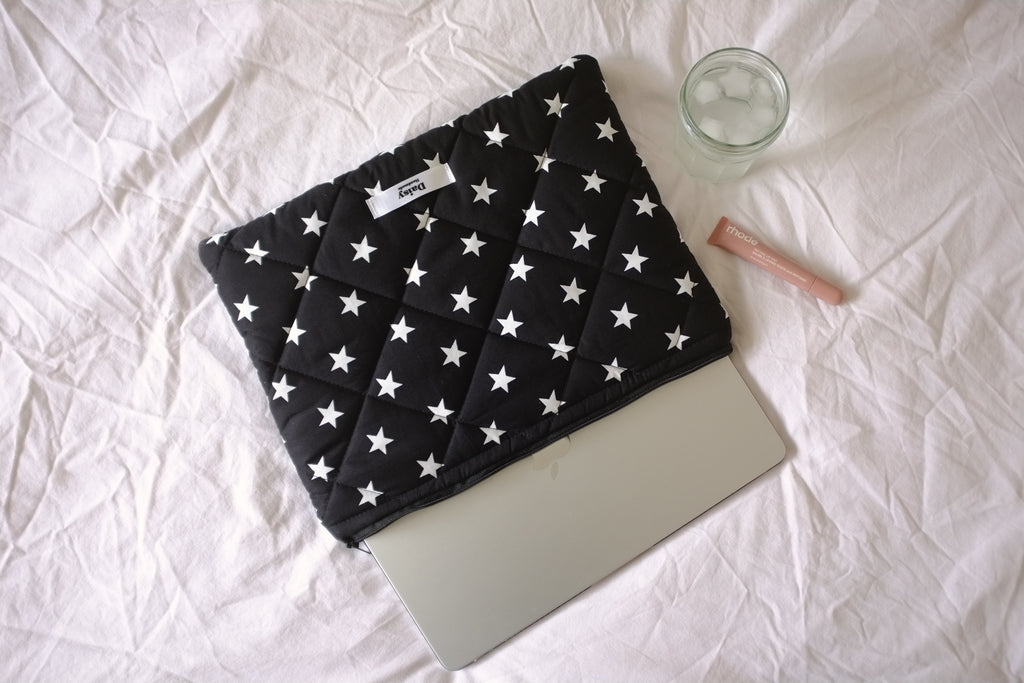 Laptop sleeve black and white star
