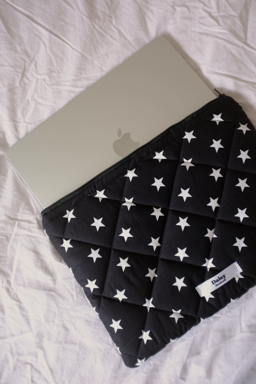Laptop sleeve black and white star