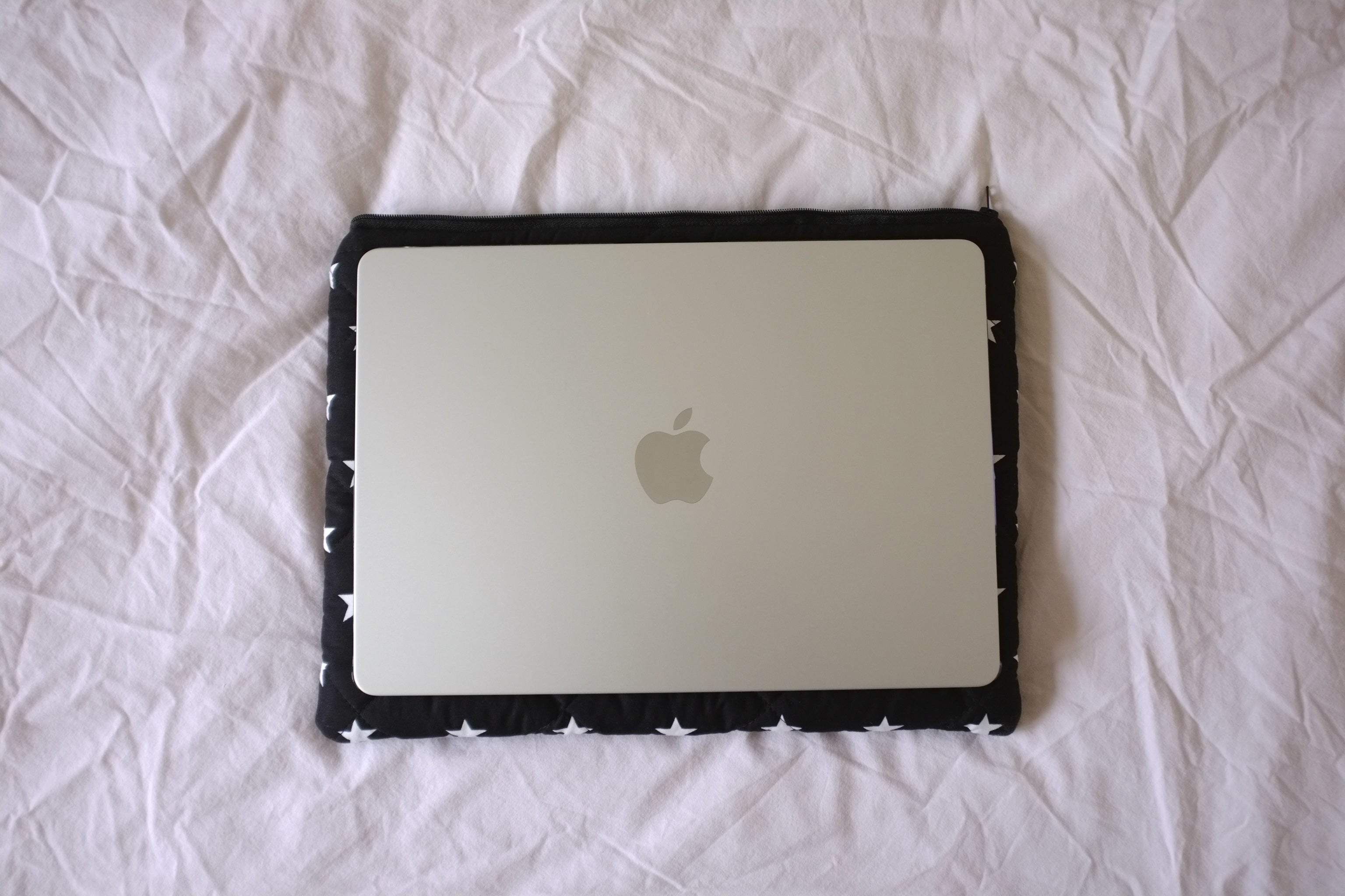 Laptop sleeve black and white star