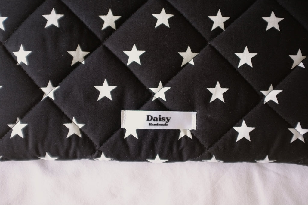 Laptop sleeve black and white star