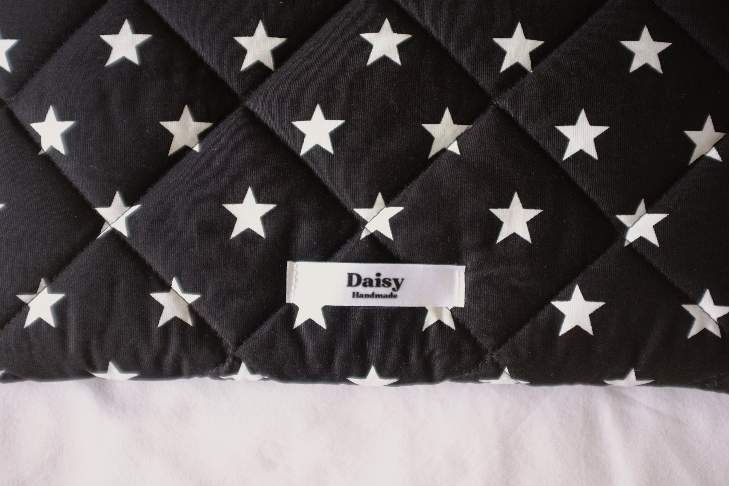 Laptop sleeve black and white star
