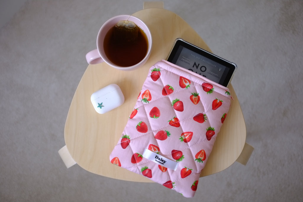 Quilted Kindle sleeve pink strawberry