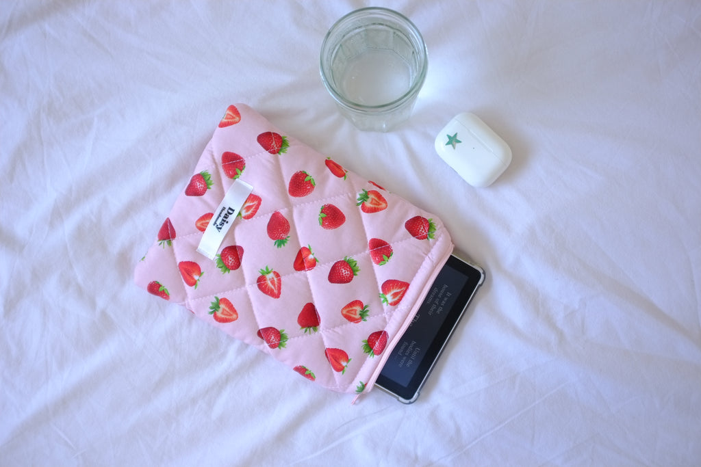 Quilted Kindle sleeve pink strawberry