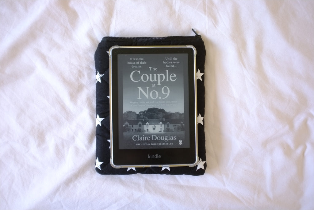 Quilted Kindle sleeve black star