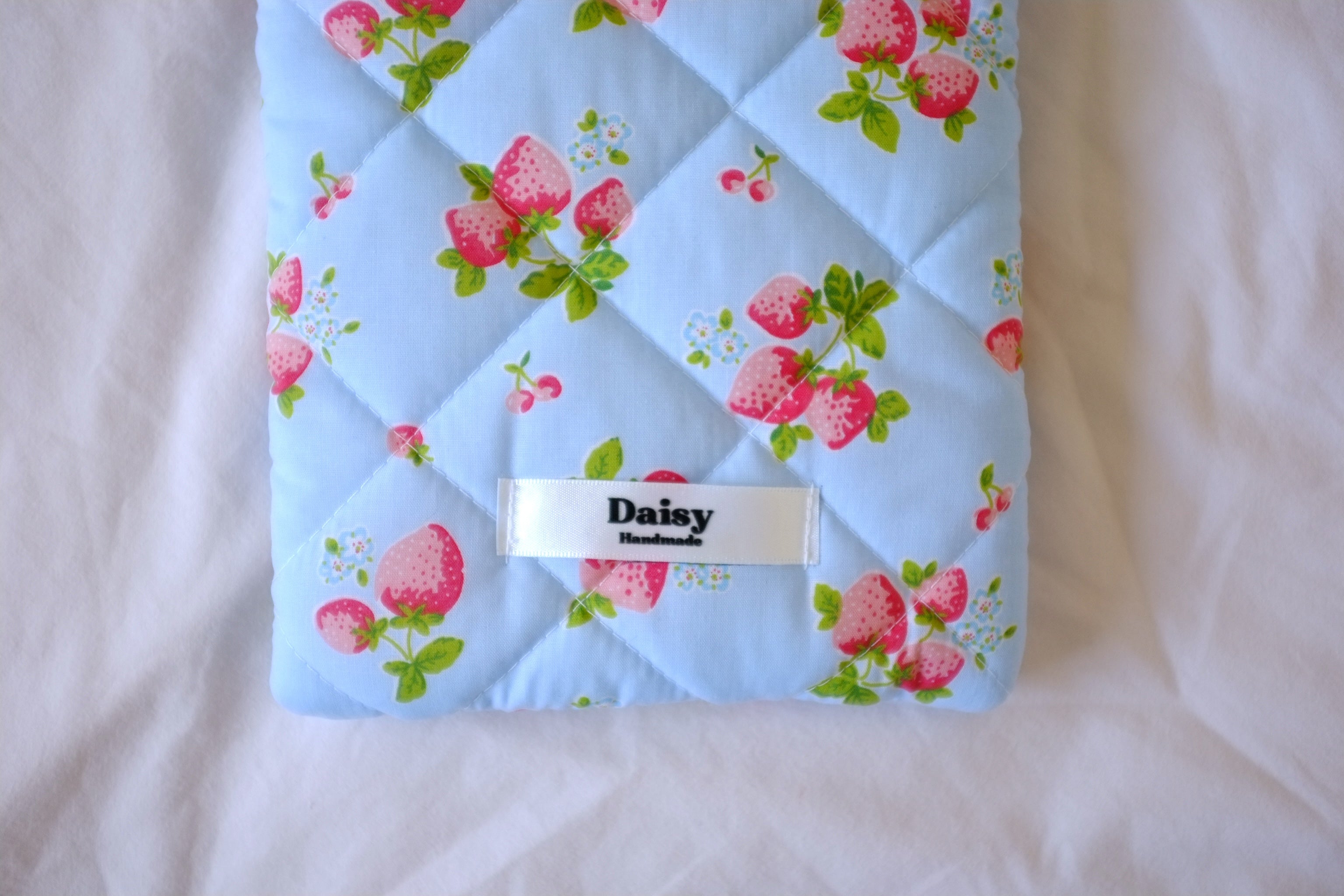 Quilted Kindle sleeve blue strawberry