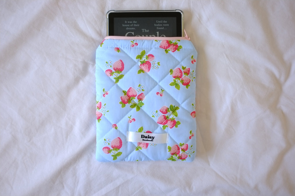 Quilted Kindle sleeve blue strawberry