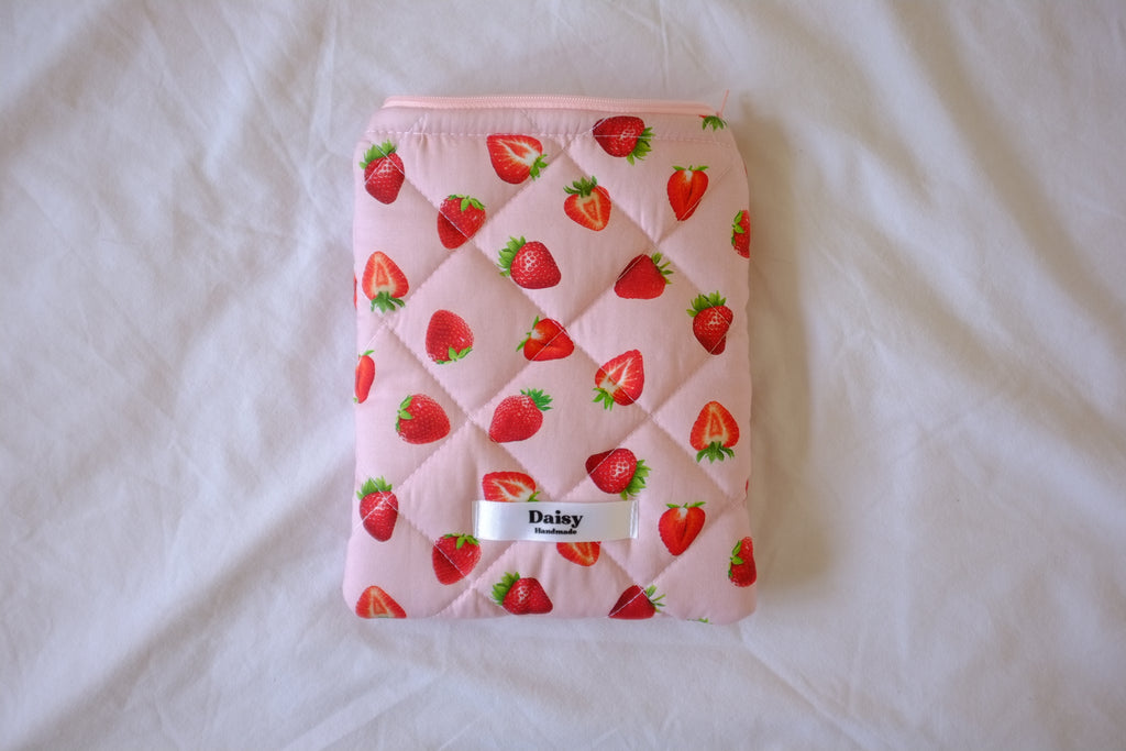 Quilted Kindle sleeve pink strawberry